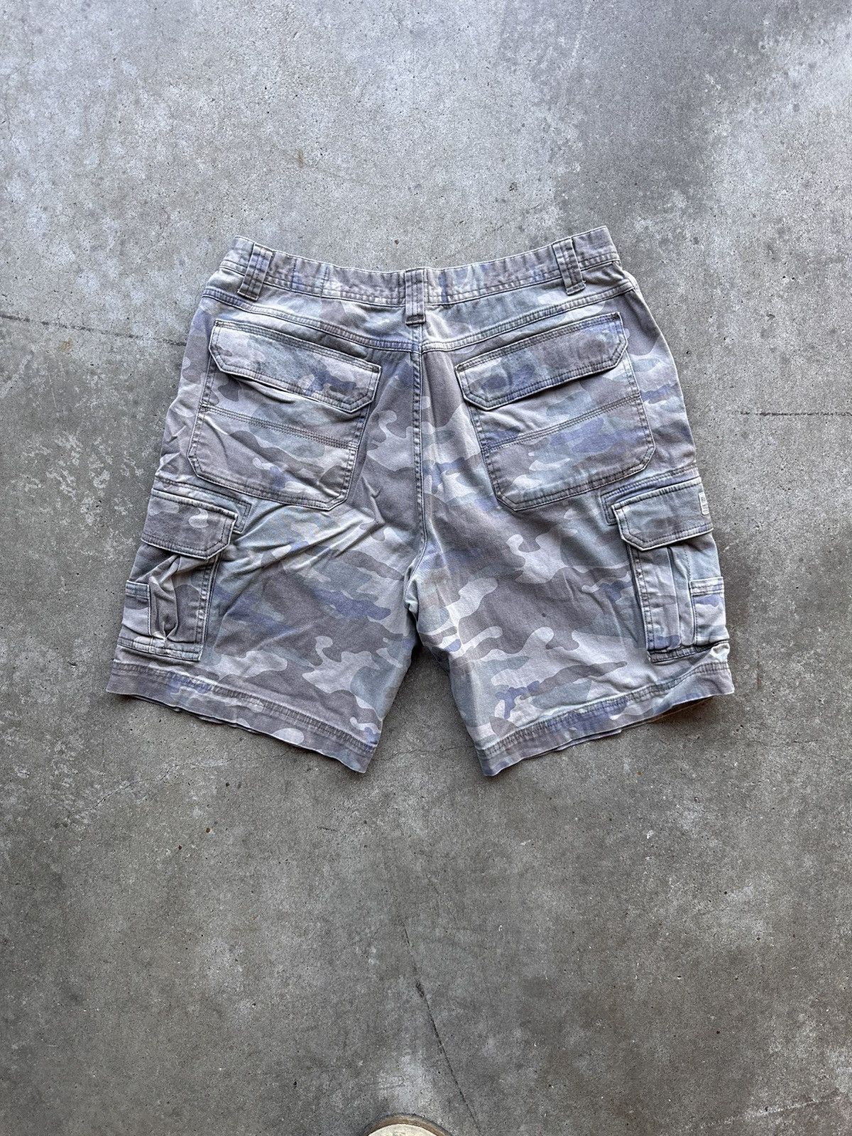 Vintage Y2K Camo Cargo Shorts Size US 36 / EU 52 - 1 Thumbnail