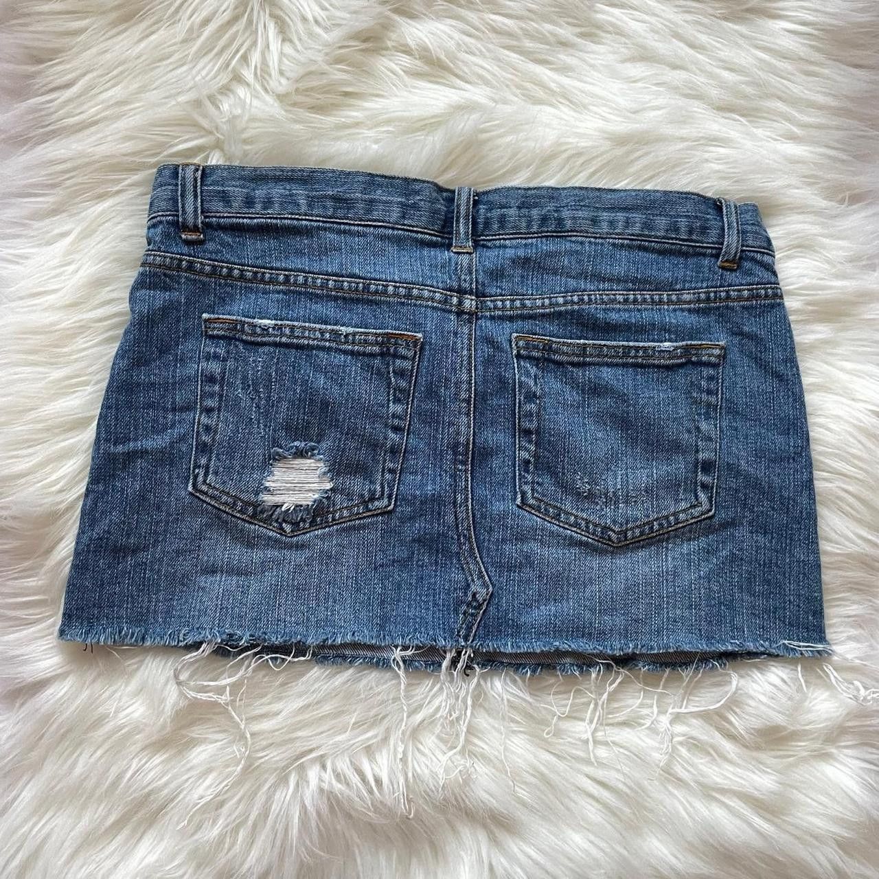 Forever 21 Y2K Distressed Denim Mini Skirt Size 30" / US 8 / IT 44 - 1 Thumbnail