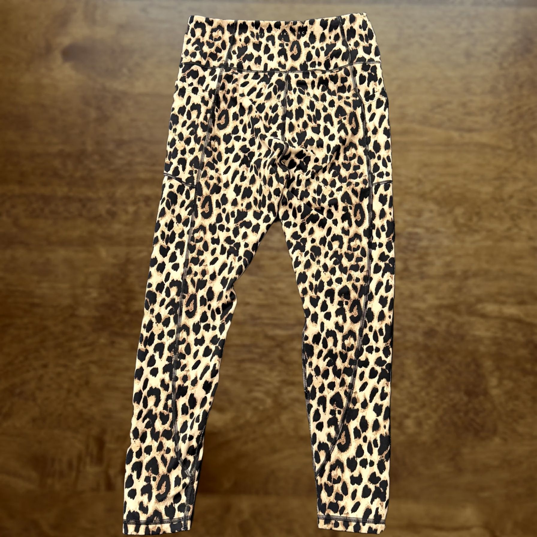Victoria's Secret Victoria's Secret Leggings Womens M Brown Leopard Cropped Pockets Yoga Gym Leggings Size 42" / US 20 - 1 Thumbnail