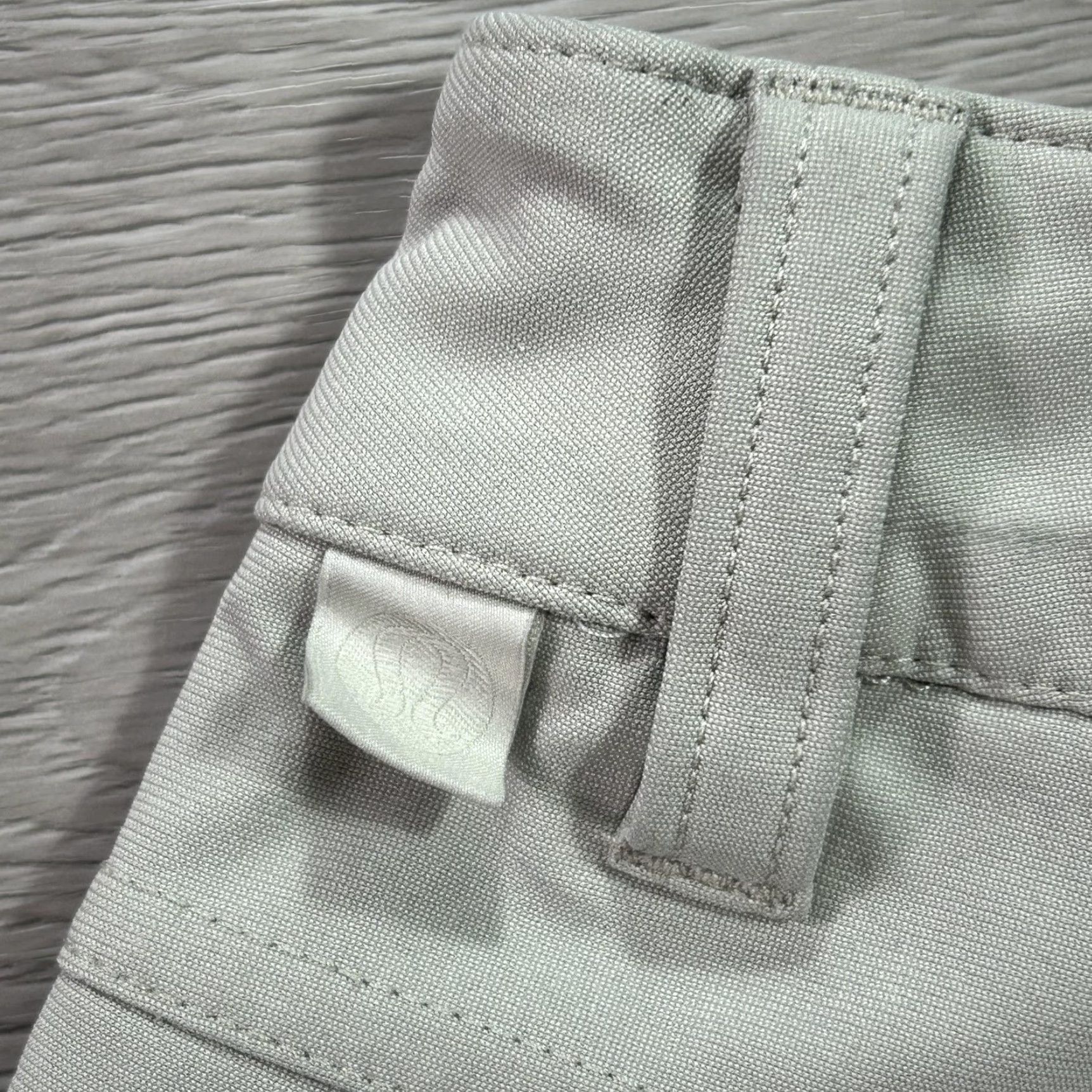 Lululemon Lululemon Pants Mens 36 Gray ABC Classic Warpstreme Chino LM5ADCS Pants Mens 36 Gray Regular Straight Front Pockets Casual Zip Womens? Size US 36 / EU 52 - 6 Thumbnail