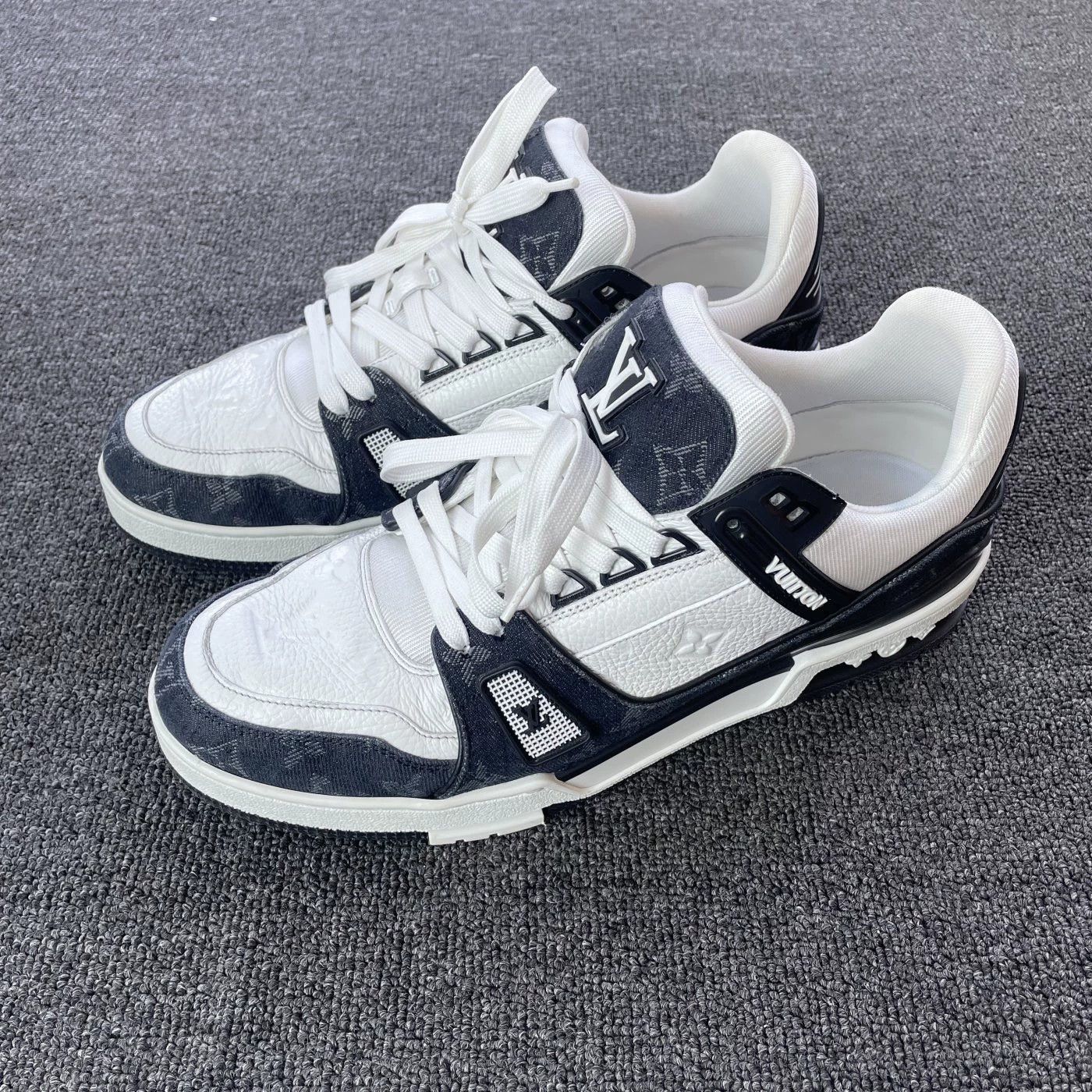 Louis Vuitton LV Trainer Low Top Monogram White/Black 43 98 New Size US 10 / EU 43 - 1 Thumbnail