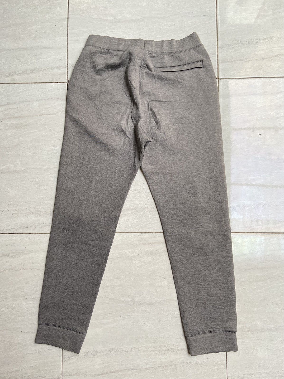 Uniqlo UNIQLO Grey Joggers Pants Size US 30 / EU 46 - 11 Thumbnail
