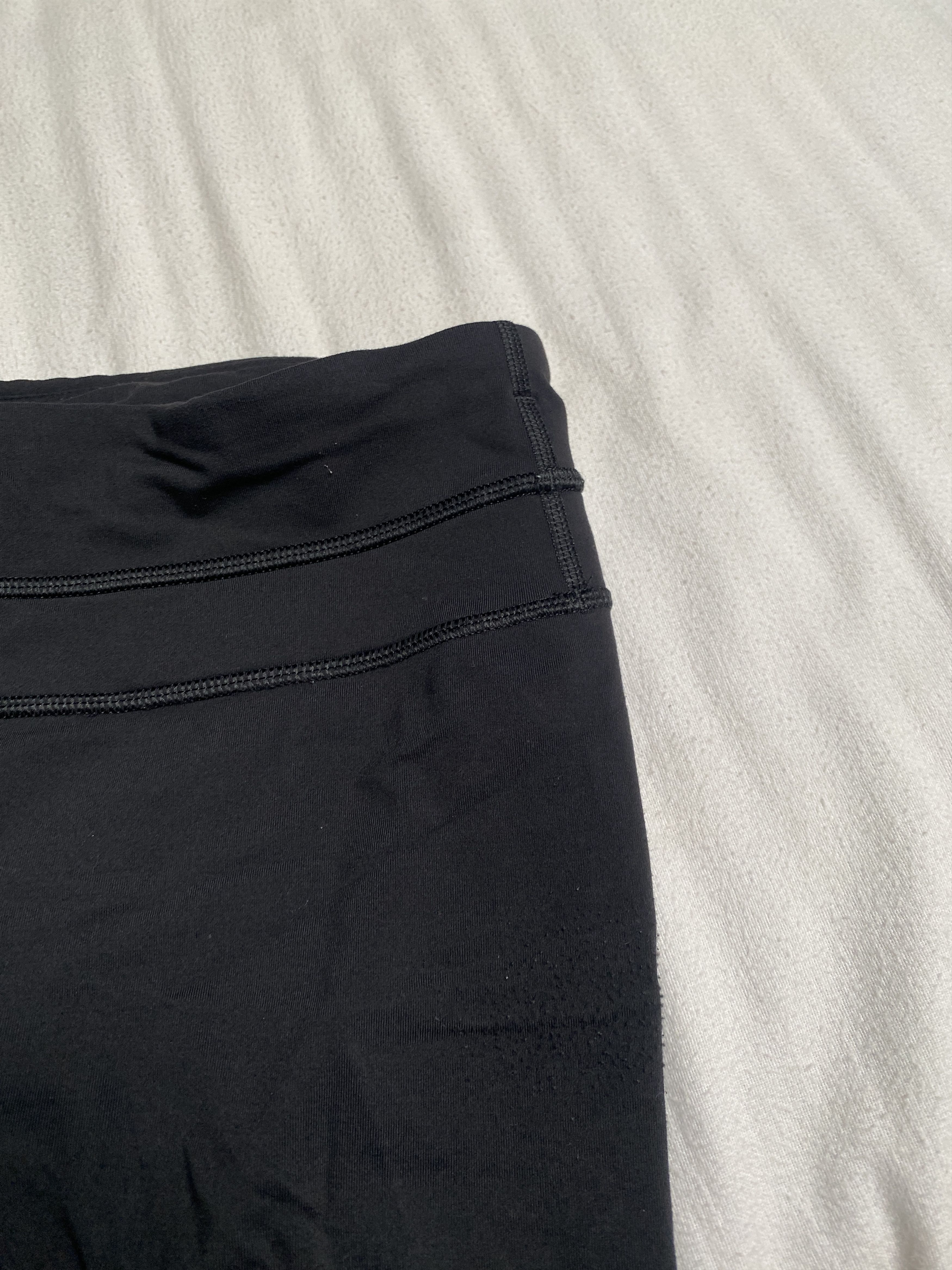 Lululemon Lululemon small logo capri leggings sport yoga Size 27" / US 4 / IT 40 - 7 Thumbnail