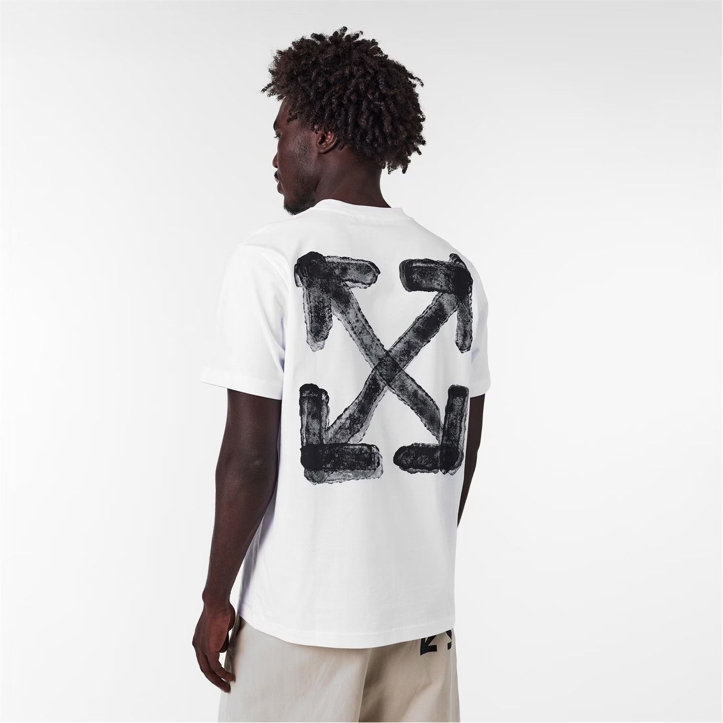 Off-White o1g2r1mq0226 Spray Arrow Arrow Logo Print T-Shirt In White Size US L / EU 52-54 / 3 - 3 Thumbnail