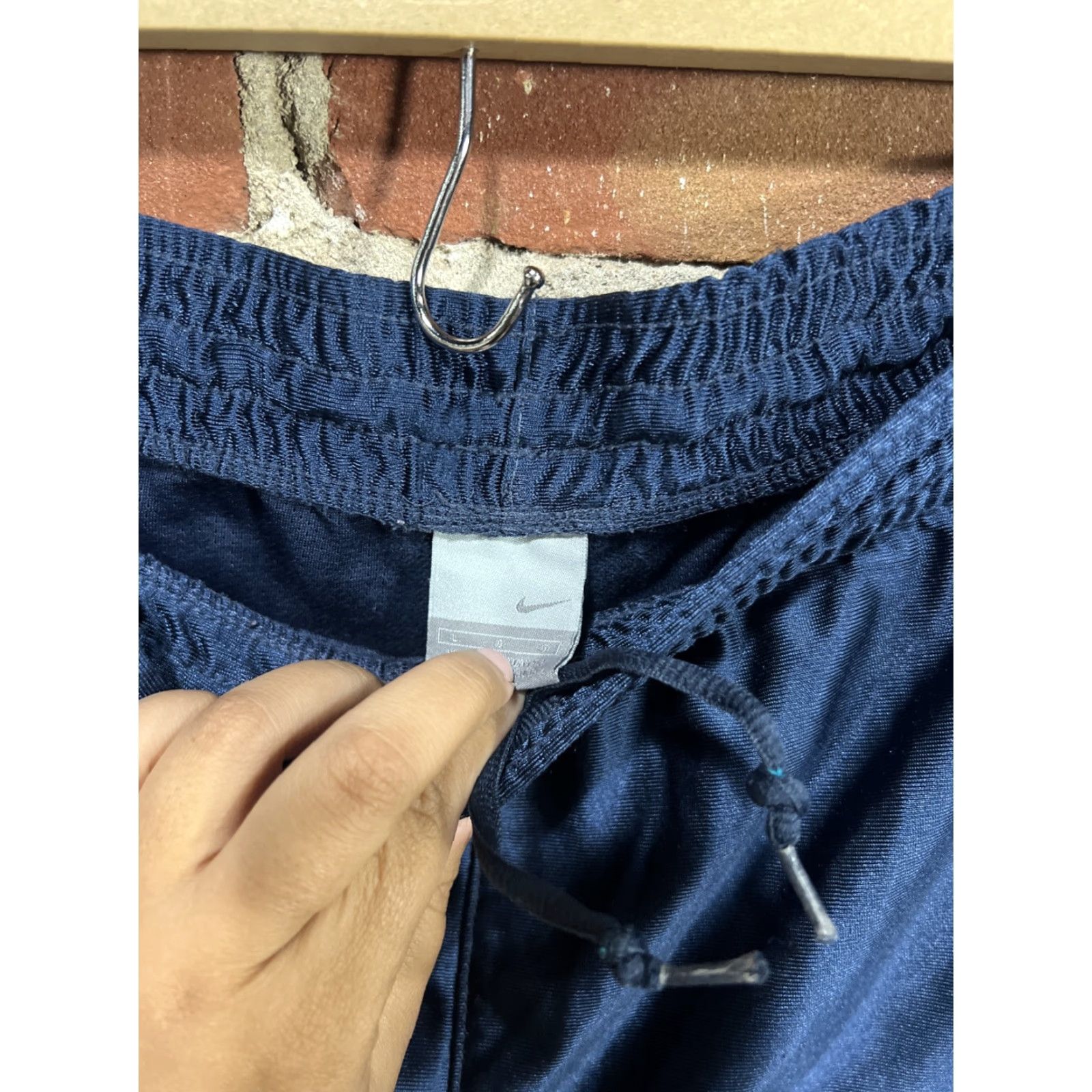 Nike VINTAGE Nike Basketball Shorts Mens L Blue 10” Inseam 90s Shiny Baggy Dazzle Logo Pockets Drawstring Size US 33 - 3 Thumbnail