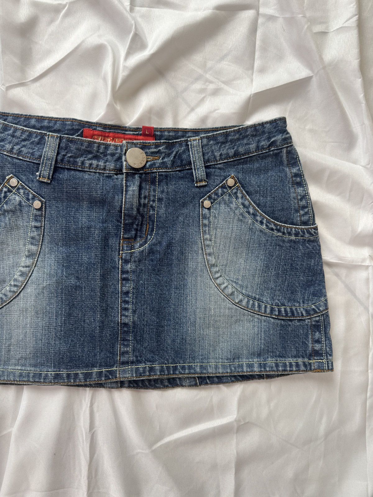 Hysteric Glamour 2000’s Fishbone Y2K Vintage Glam Washed Denim Mini Skirt Size 30" / US 8 / IT 44 - 3 Thumbnail