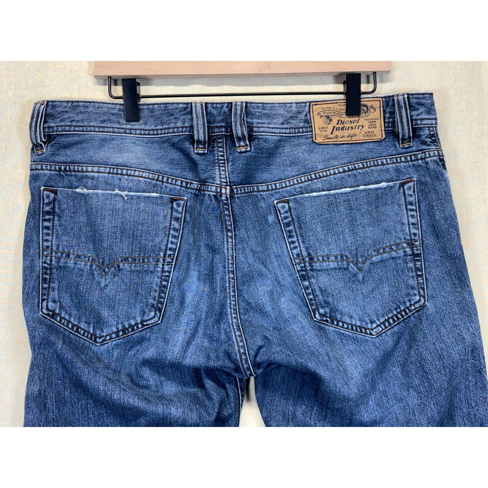 Diesel Diesel Viker Straight Leg Jeans Blue Wash W34 Distressed Size US 34 / EU 50 - 12 Thumbnail