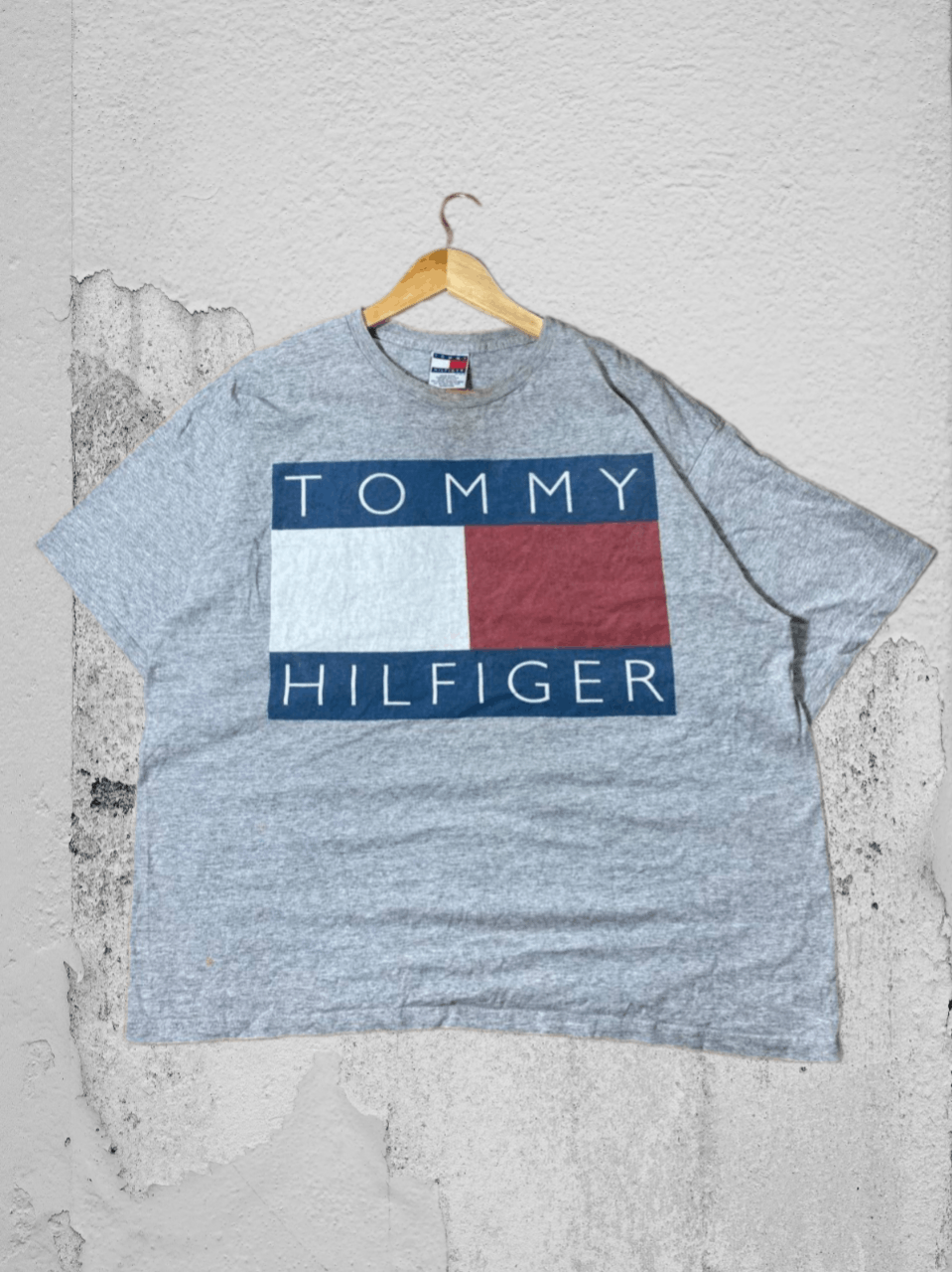 Tommy Hilfiger × Vintage Tommy Hilfiger vintage big logo t-shirt size XL made in USA Size US XL / EU 56 / 4 - 1 Thumbnail
