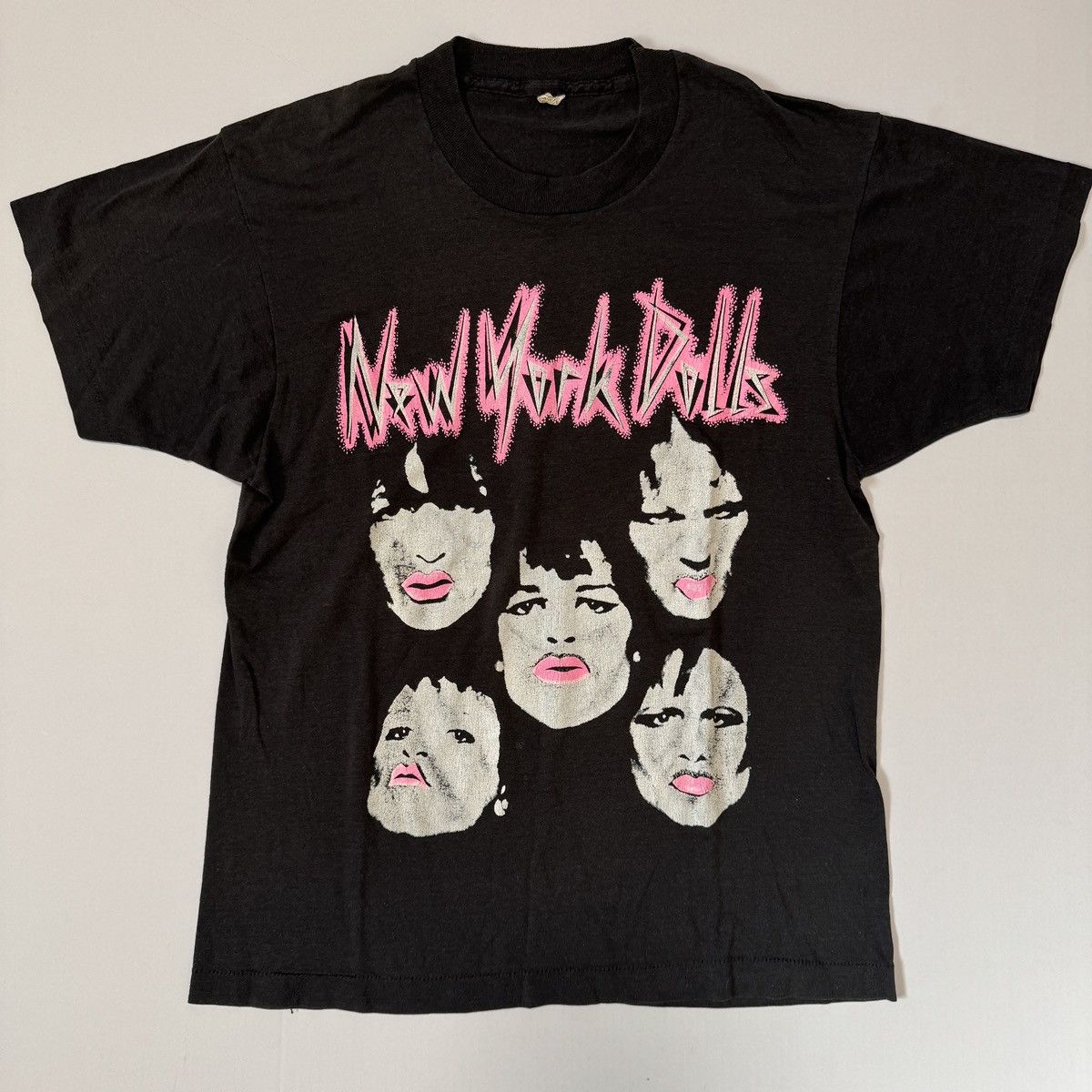 Band Tees × Vintage 1980's New York Dolls Vintage Band Promo Tee Shirt Size US L / EU 52-54 / 3 - 1 Thumbnail