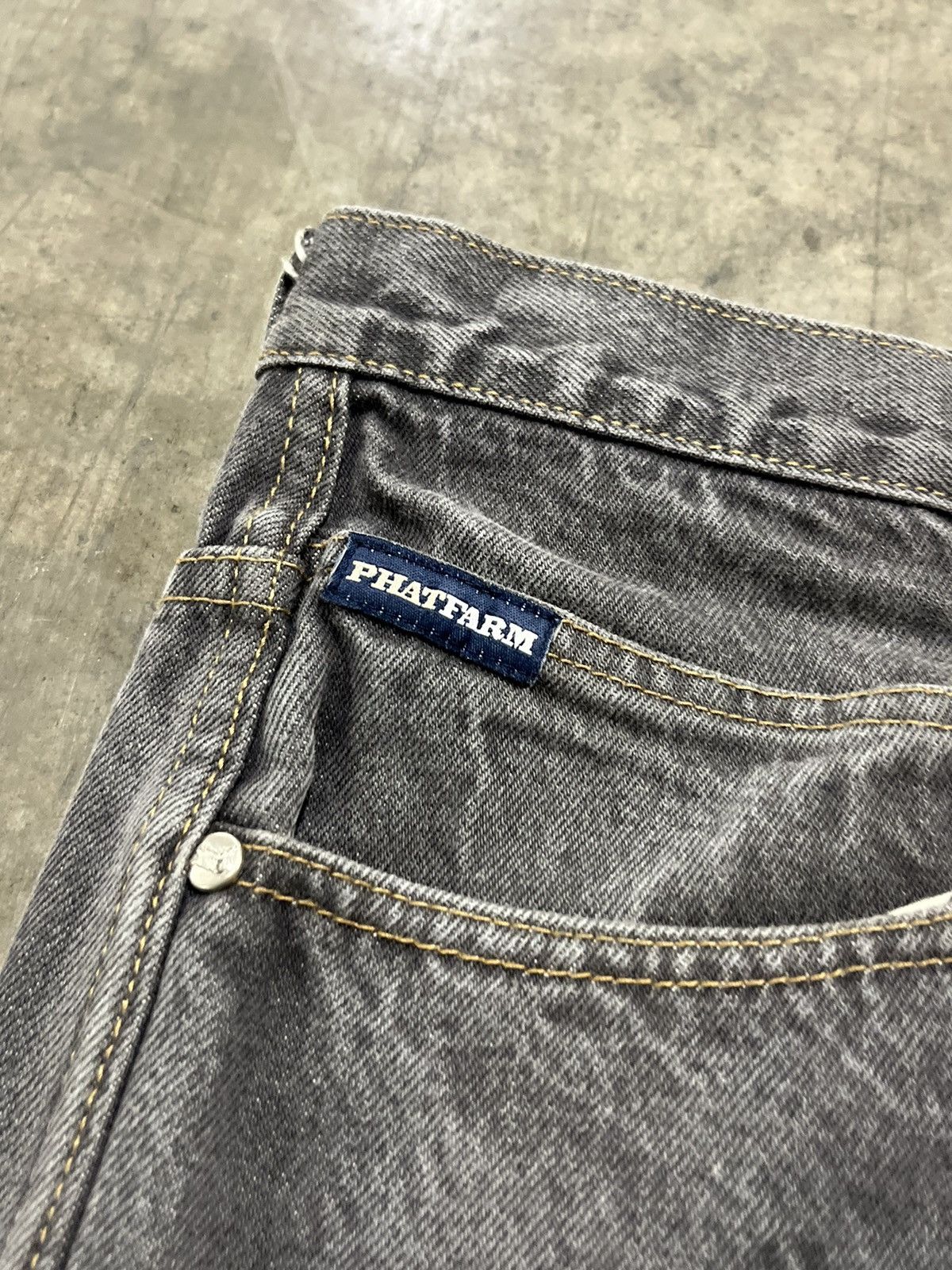 Phat Farm × Vintage Phat farm y2k baggy fit dark wash faded denim skater hype Size US 36 / EU 52 - 11 Thumbnail