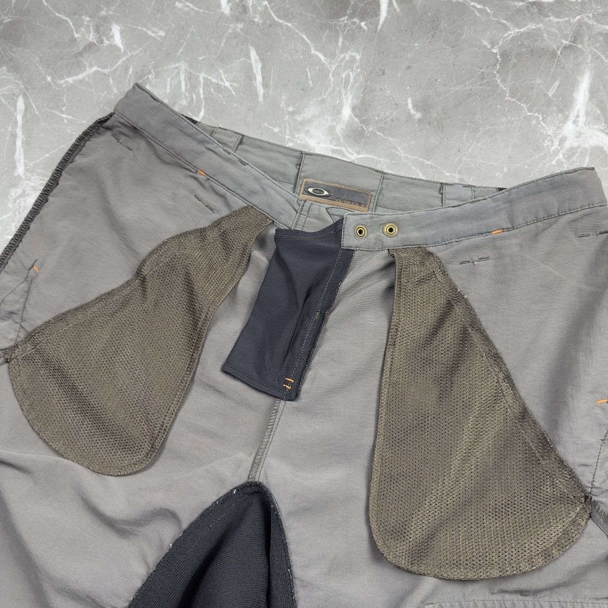 Oakley Vintage Oakley☠️ Red Tab Skeleton Logo Cargo Shorts L Size Size US 34 / EU 50 - 11 Thumbnail
