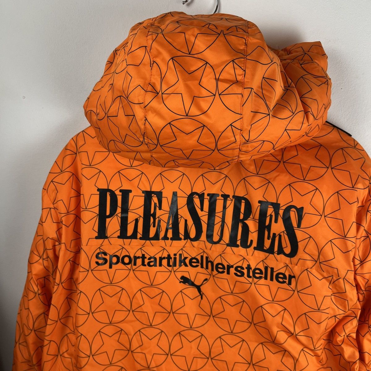 Pleasures Puma x Pleasuers Hood Jacket Primaloft Orange Star Y2K Down Size US L / EU 52-54 / 3 - 19 Thumbnail