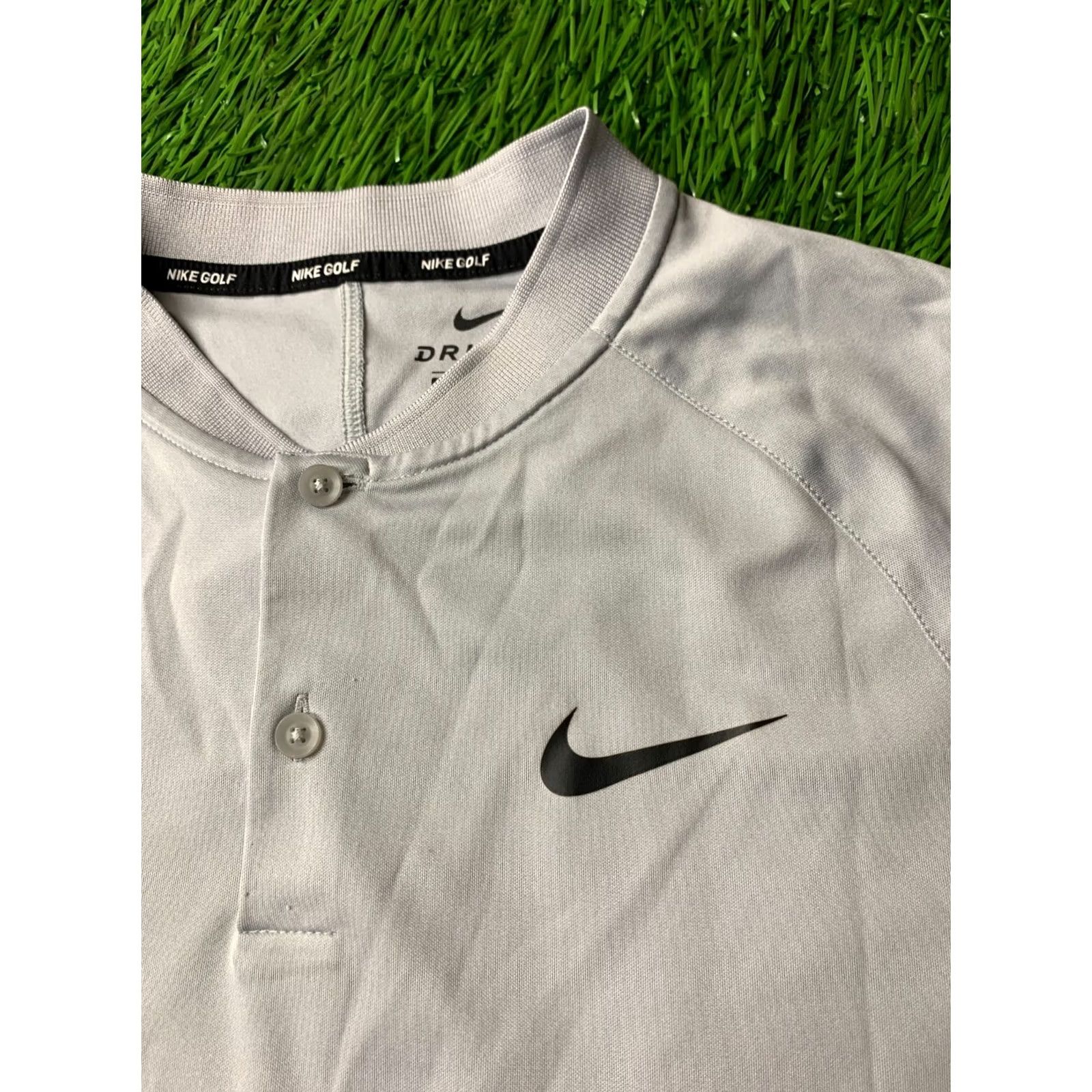 Nike NIKE GOLF DRI-FIT 2018 MEN TRAINING SHIRT JERSEY TEE SMALL S Gray Nike Golf Dri-Fit 2018 Mens Shirt Jersey Tee Short Sleeve Regular Fit Size US S / EU 44-46 / 1 - 3 Thumbnail