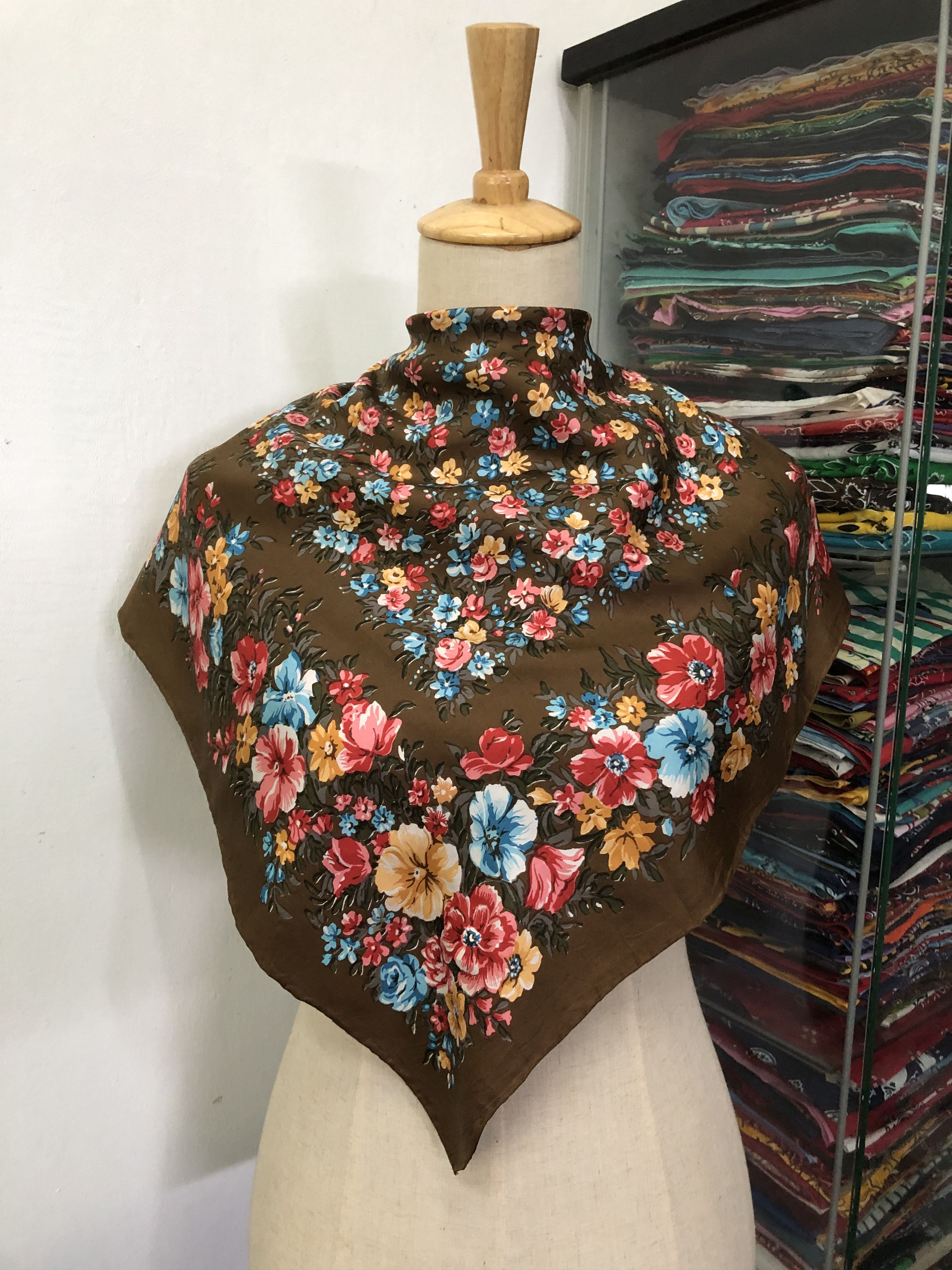 Vintage Vintage Silk Scarf Size ONE SIZE - 1 Thumbnail