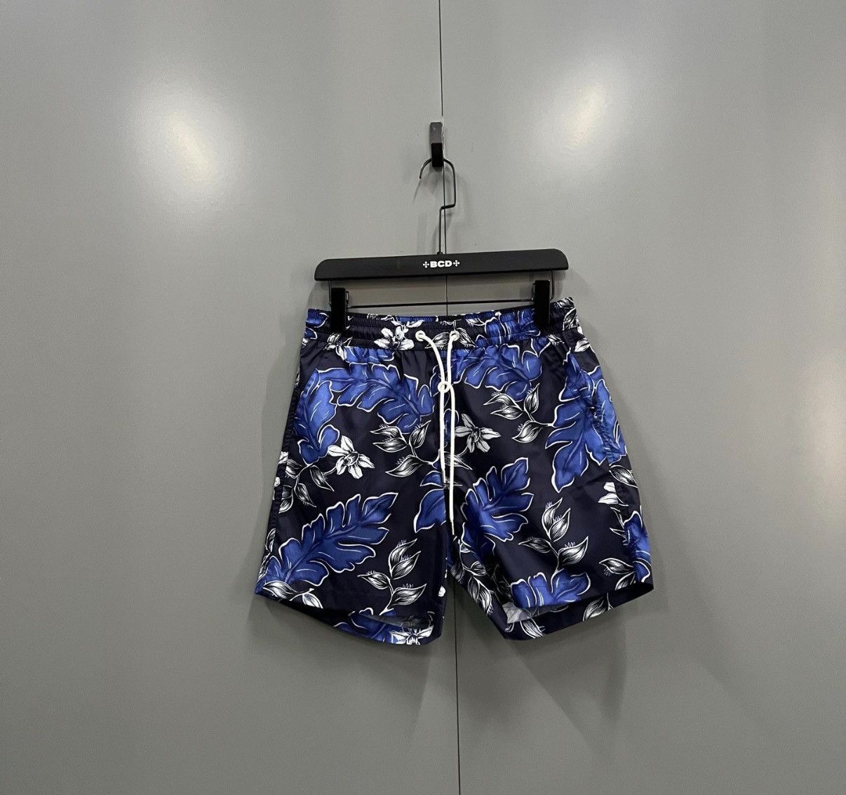 Moncler Blue Floral Print Drawstring Shorts Size 32 Size US 32 / EU 48 - 1 Thumbnail