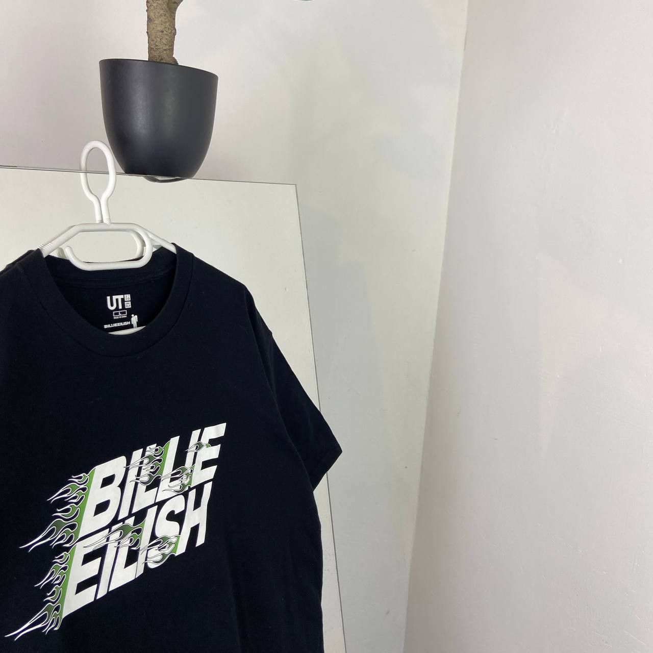 Billie Eilish Billie Eilish x Uniqlo Oversized Fit Pop Rap T-Shirt Size US L / EU 52-54 / 3 - 2 Thumbnail