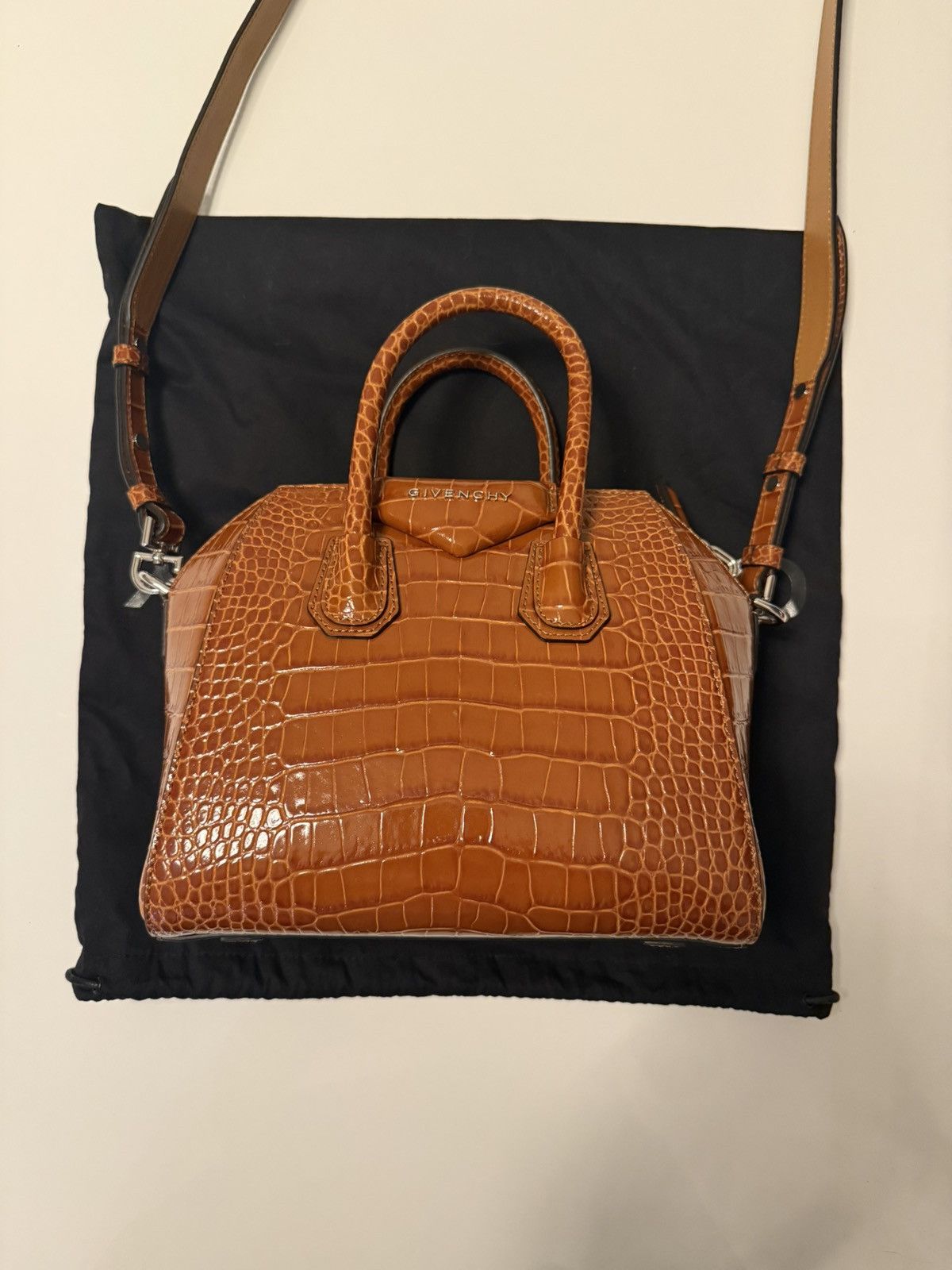 Givenchy Givenchy Brown Crocodile-Embossed Antigona Bag Size ONE SIZE - 1 Thumbnail