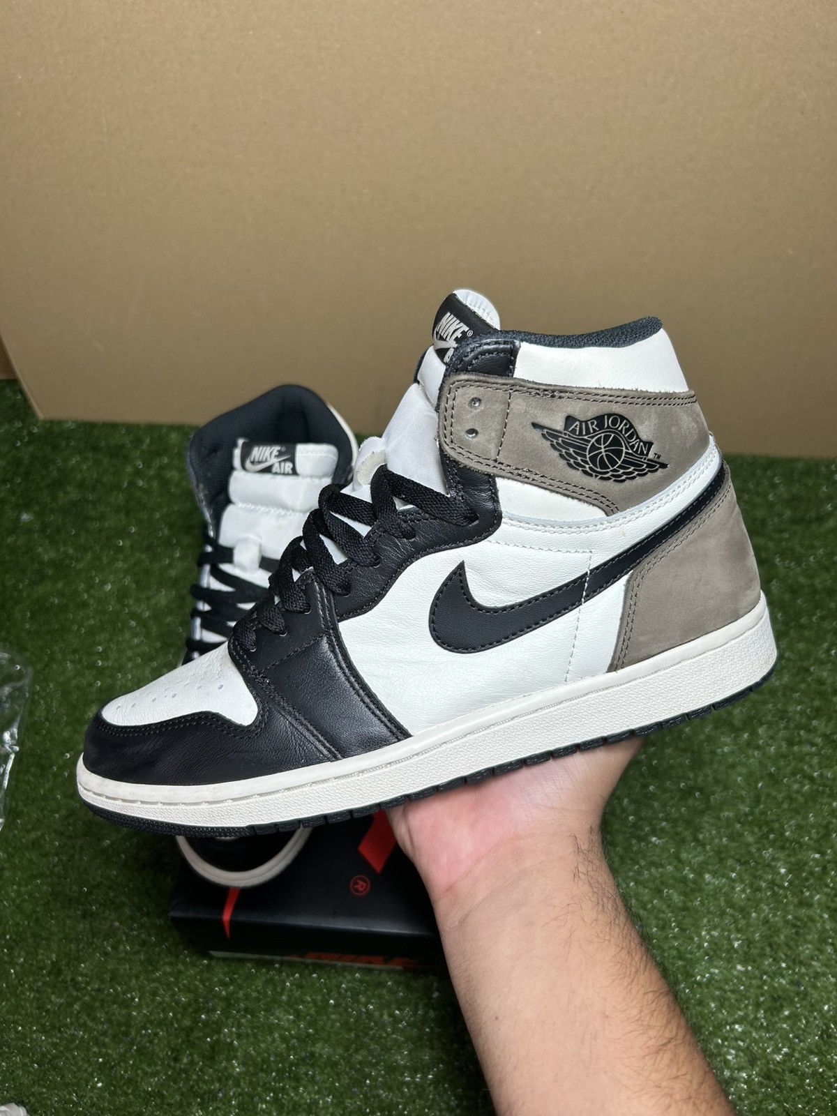 Jordan Brand Jordan 1 Mocha high 2020 Size US 9.5 / EU 42-43 - 2 Thumbnail