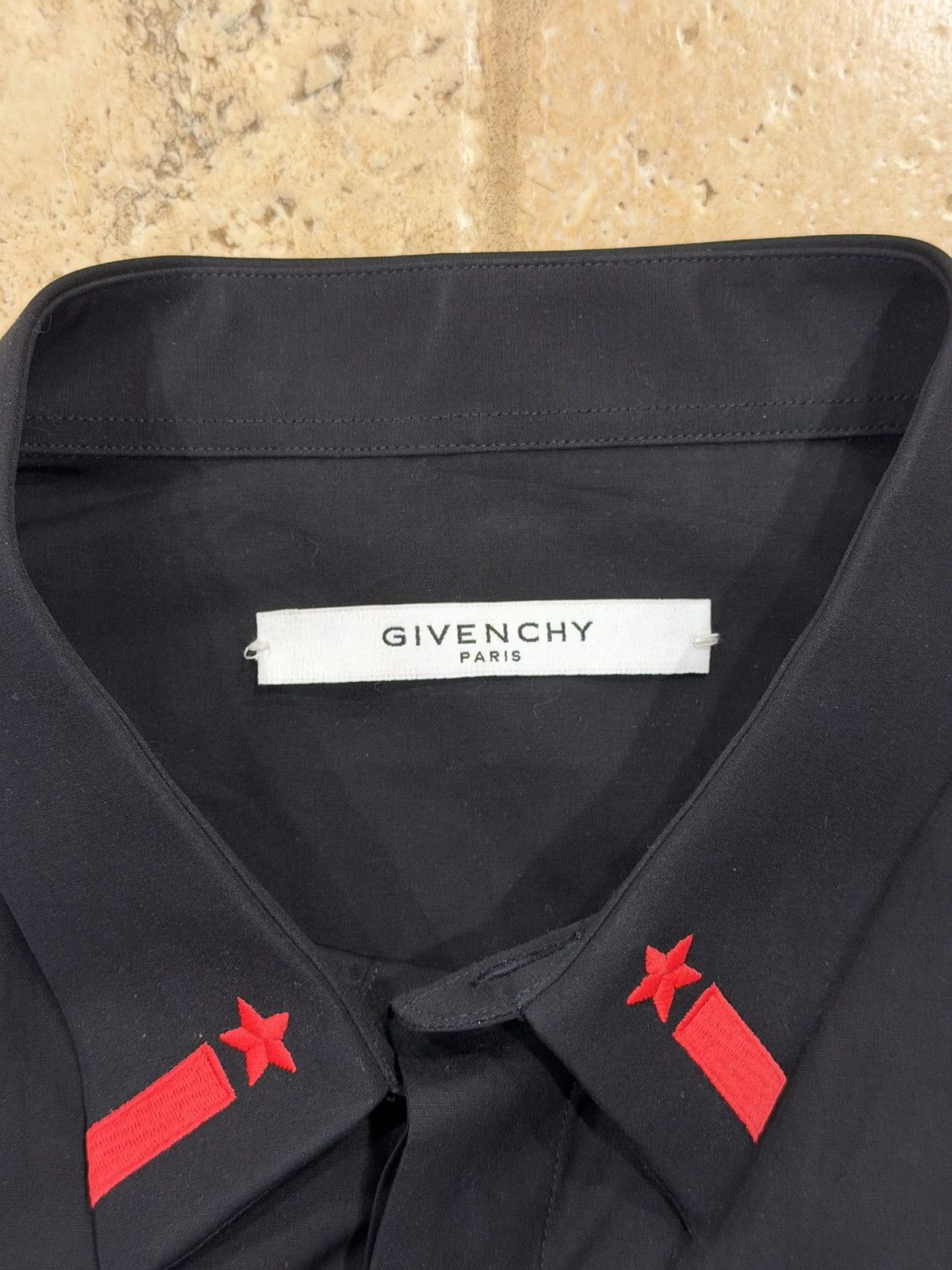 Givenchy Givenchy Red Star Embroidered Collared Black Button Up Shirt Size US L / EU 52-54 / 3 - 10 Thumbnail