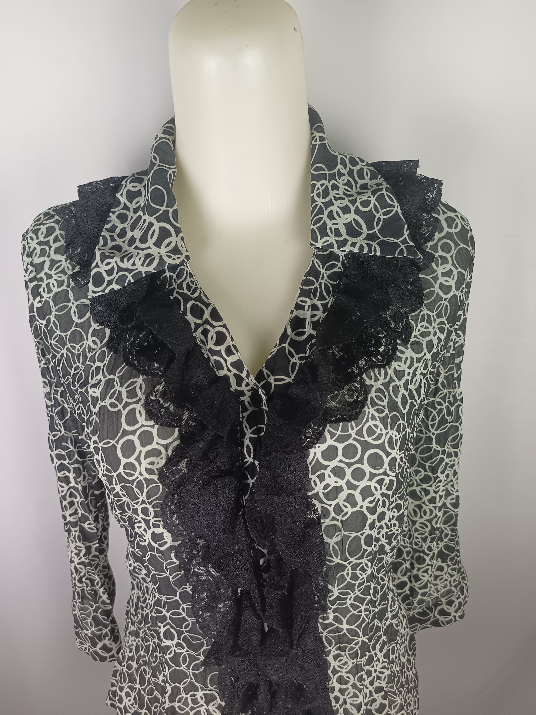 Japanese Brand Daisy Rennes Ruffle V-Neck Top Blouse Womens Long Sleeve Size M / US 6-8 / IT 42-44 - 2 Thumbnail