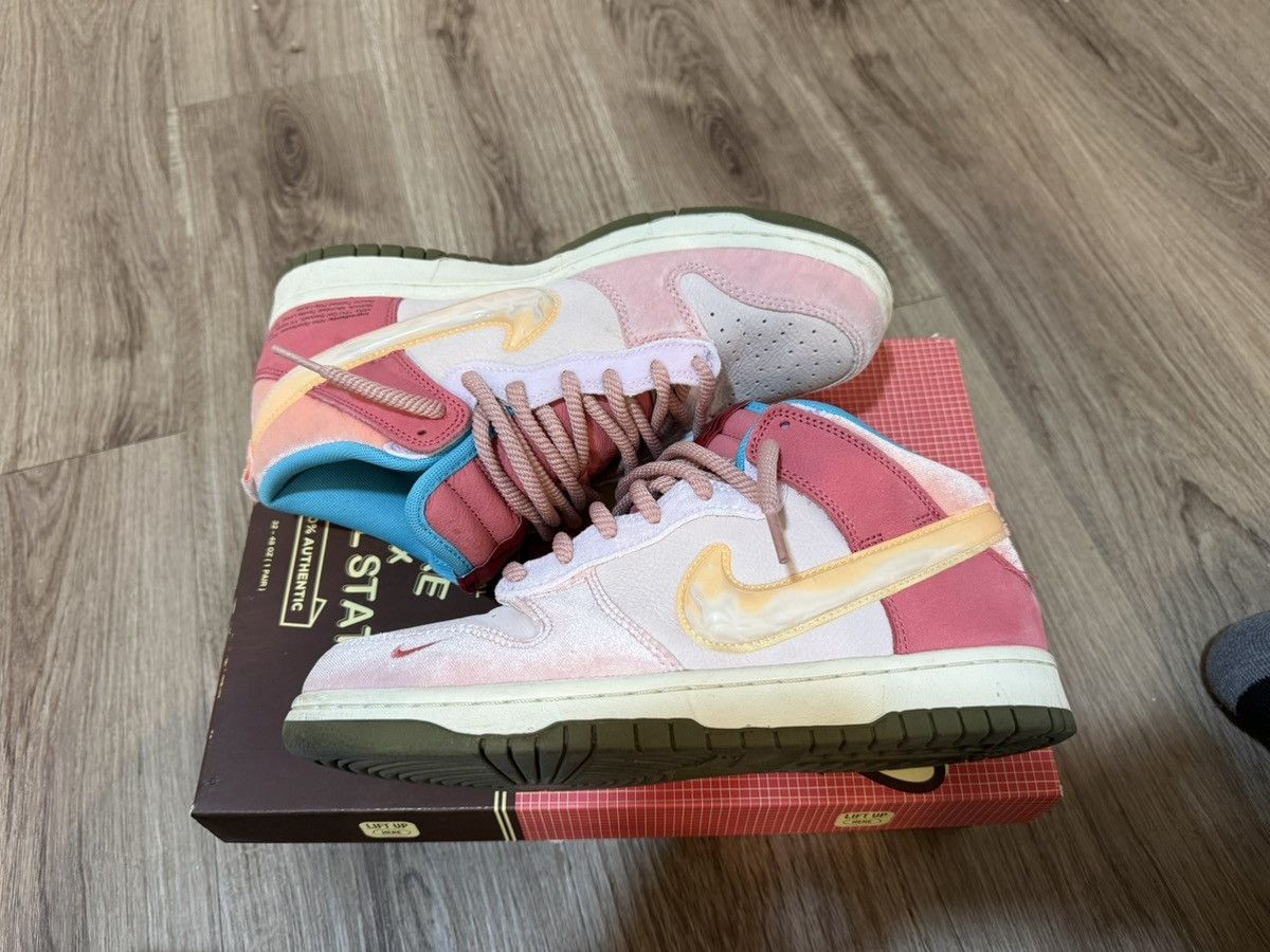 Nike Nike X Social Status Dunk Mid Size US 9 / EU 42 - 2 Thumbnail