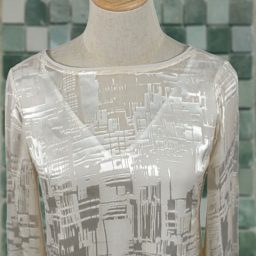 White House Black Market NWT WHBM Mairi Burnout Blouse Ecru Silk Blend Boat Neck Long Sleeve Geometric Burnout Pullover XS Size XS / US 0-2 / IT 36-38 - 1 Thumbnail