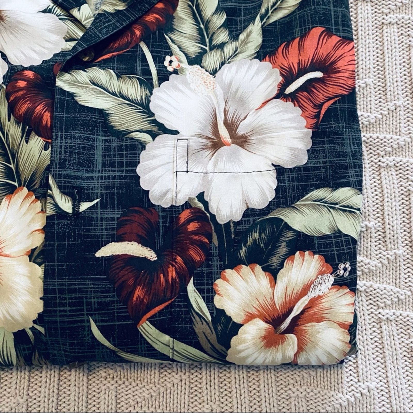 Vintage Vintage Made in Hawaii black Hawaiian button down size L Size US L / EU 52-54 / 3 - 5 Thumbnail