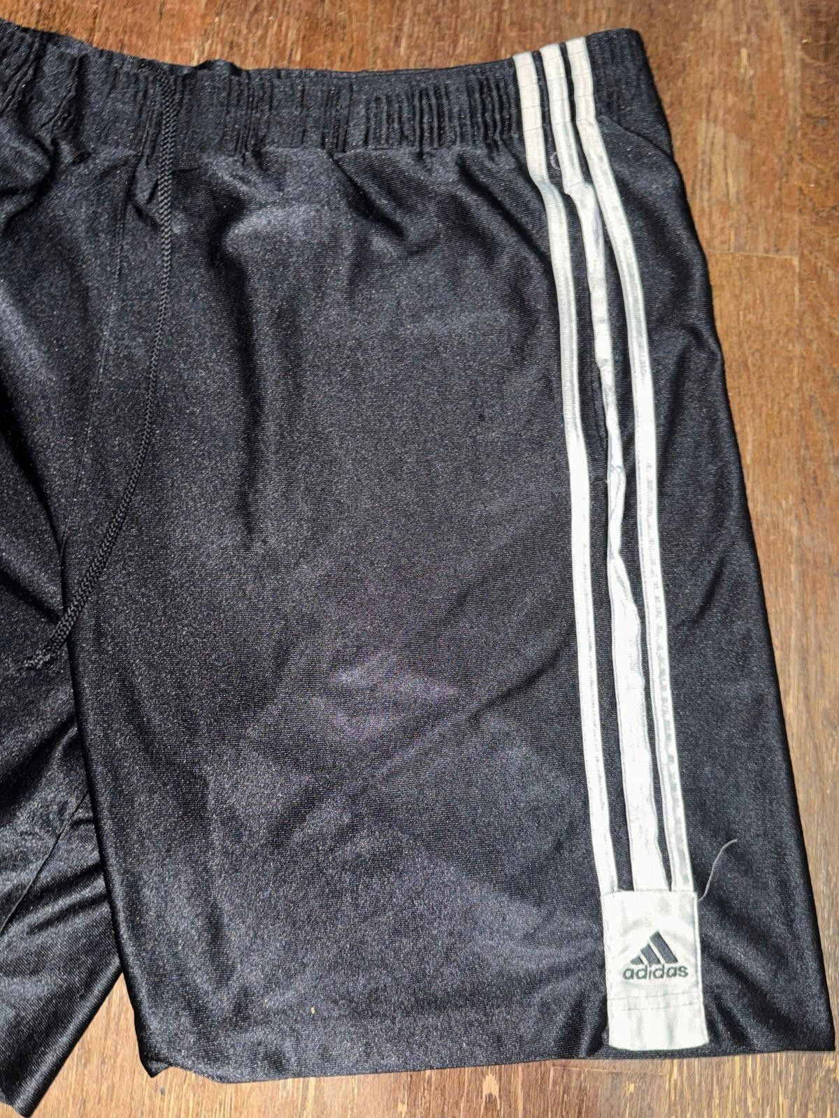 Adidas Vintage Rare Adidas Basic 3 Stripe Hoop Shorts Dazzle Sz L Size US 34 / EU 50 - 3 Thumbnail