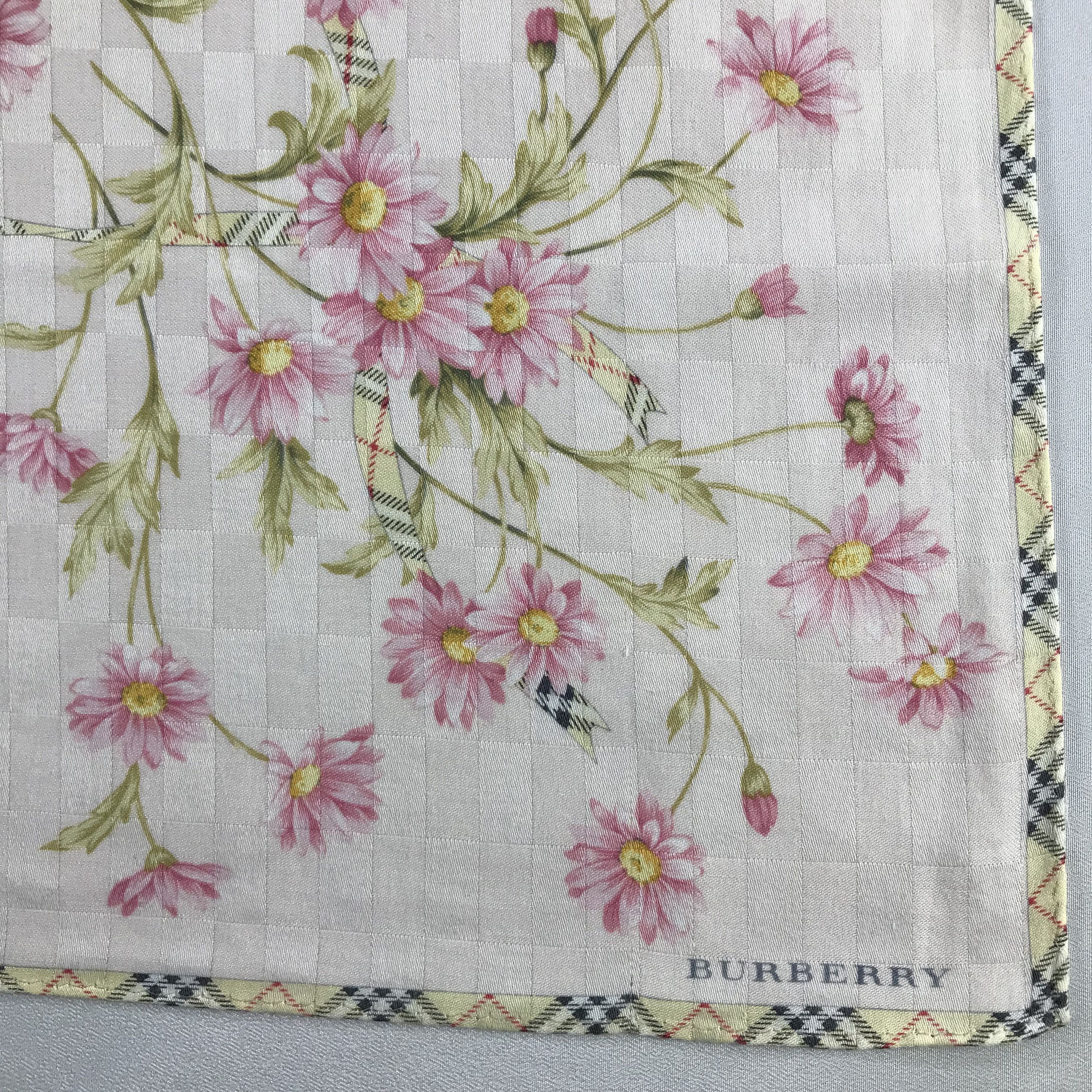Burberry Burberry Handkerchief / Bandana / Neckerchief C711 Size ONE SIZE - 5 Thumbnail