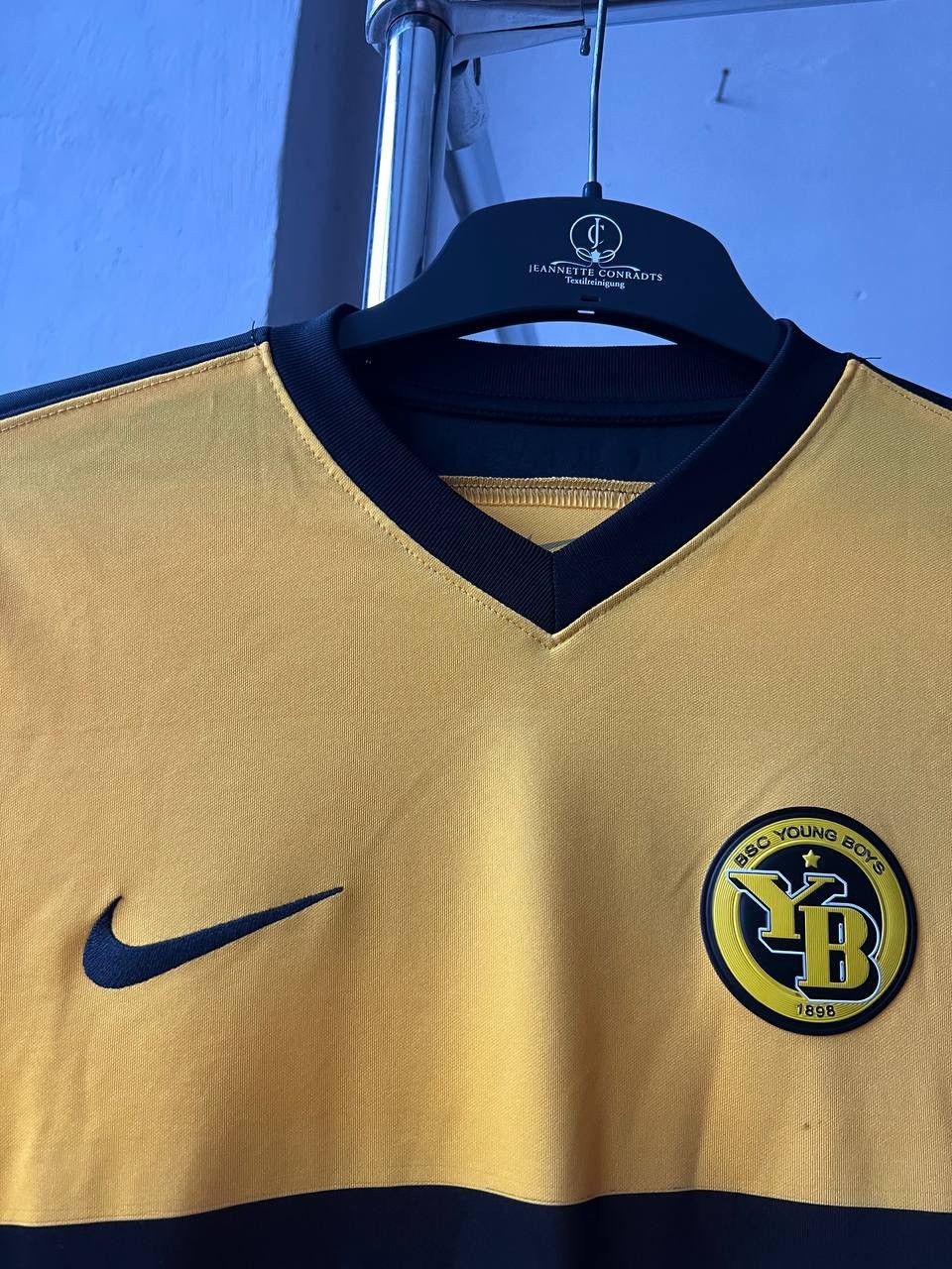 Nike 2016/17 BSC YOUNG BOYS HOME SOCCER JERSEY FOOTBALL SHIRT M Size US M / EU 48-50 / 2 - 5 Thumbnail
