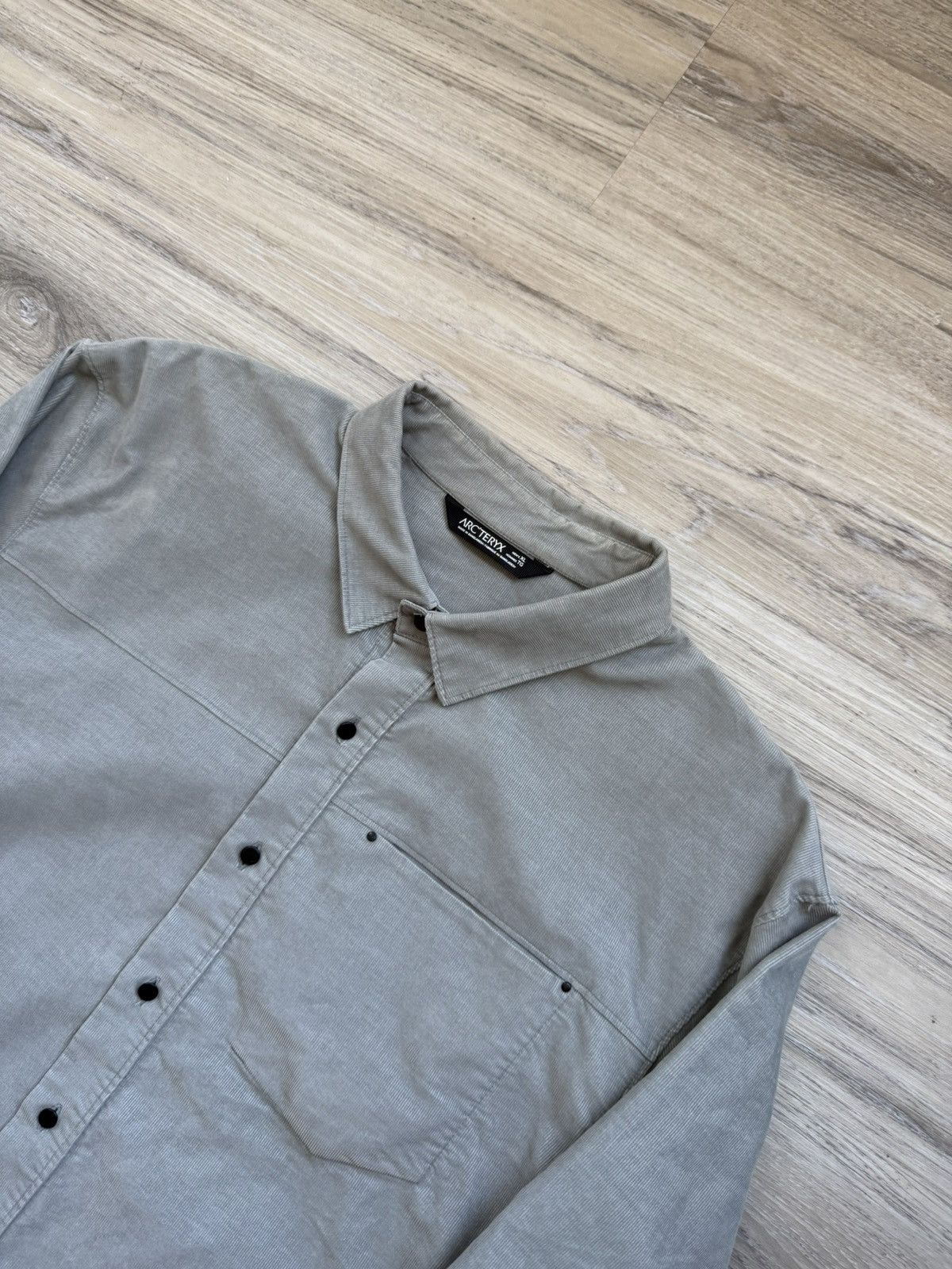 Arc'teryx Arc’teryx Micro Cord Button Up Shirt Size US XL / EU 56 / 4 - 4 Thumbnail