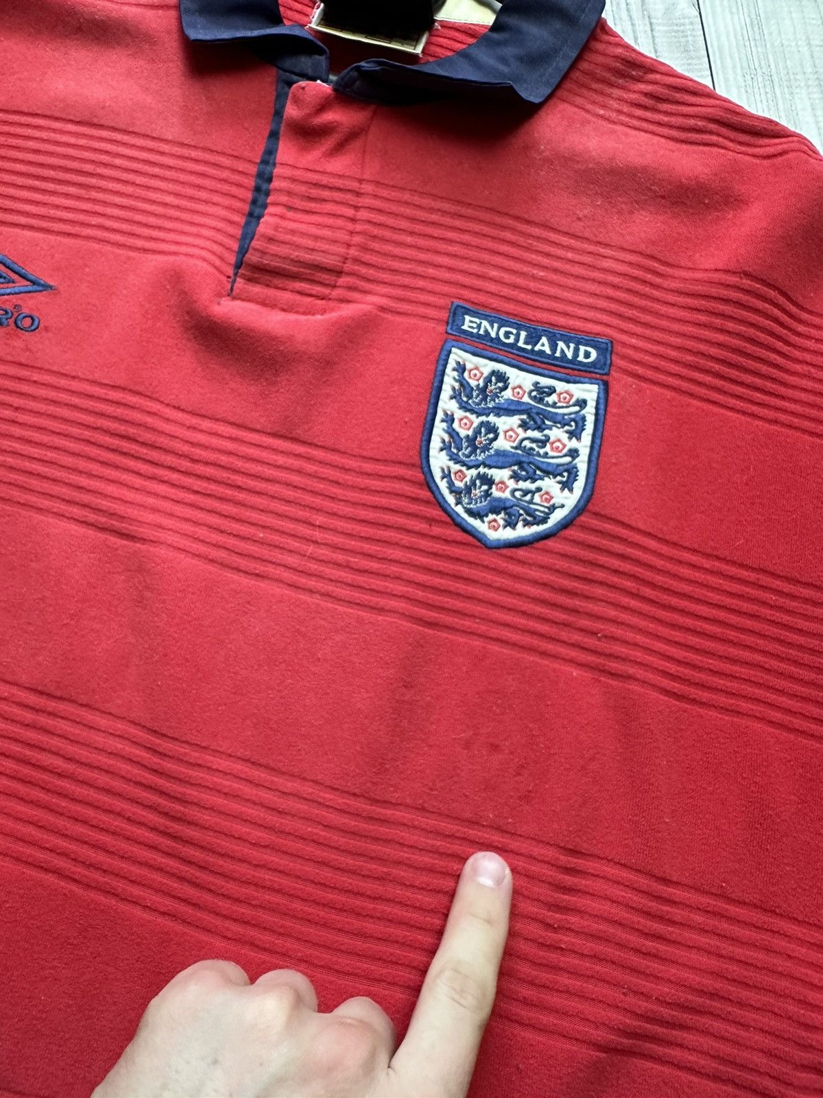 Umbro × Vintage Vintage England Umbro red soccer jersey size L Size US L / EU 52-54 / 3 - 7 Thumbnail