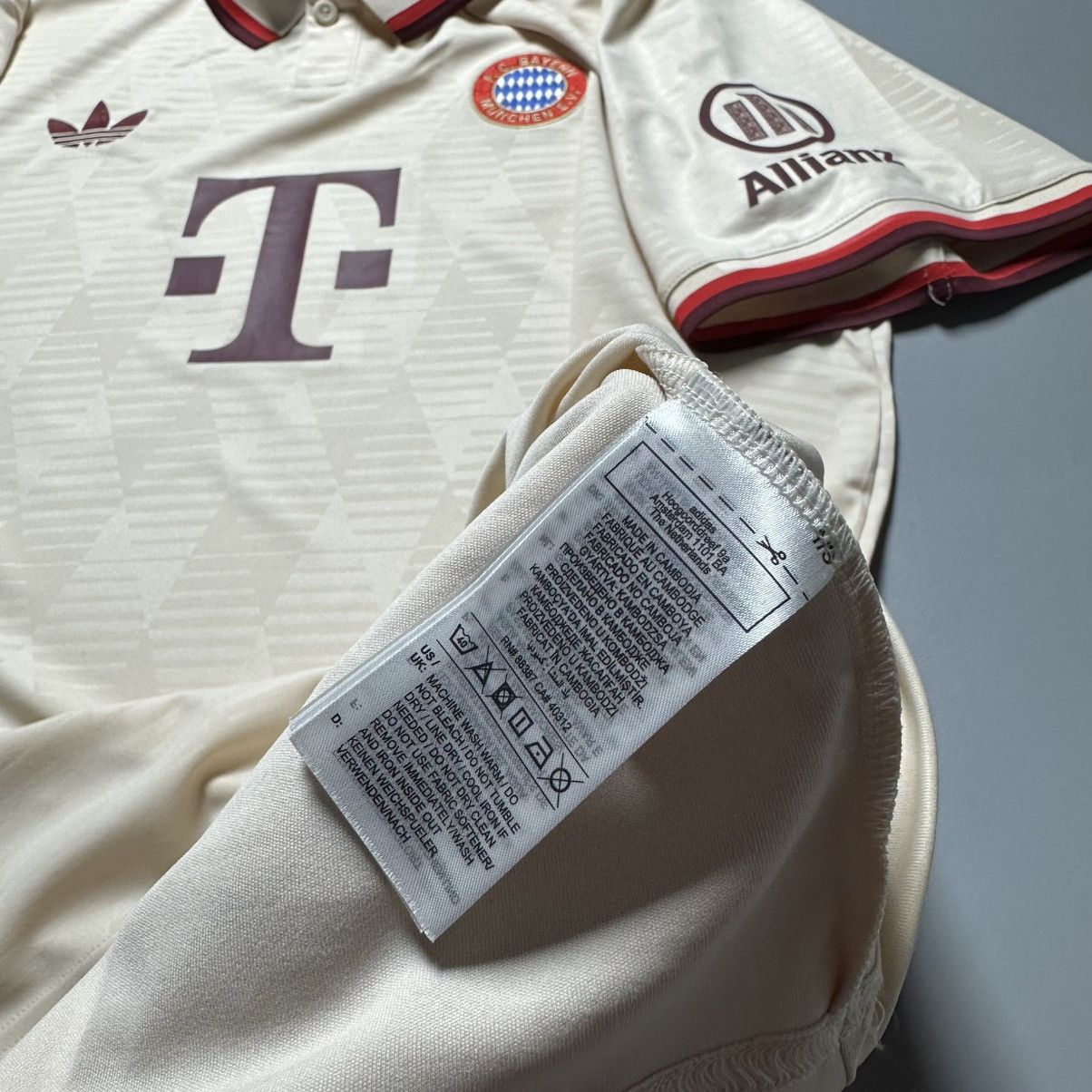 Vintage BAYERN ADIDAS 2024/2025 FOOTBALL THIRD JERSEY #25 MULLER Size US XXL / EU 58 / 5 - 13 Thumbnail