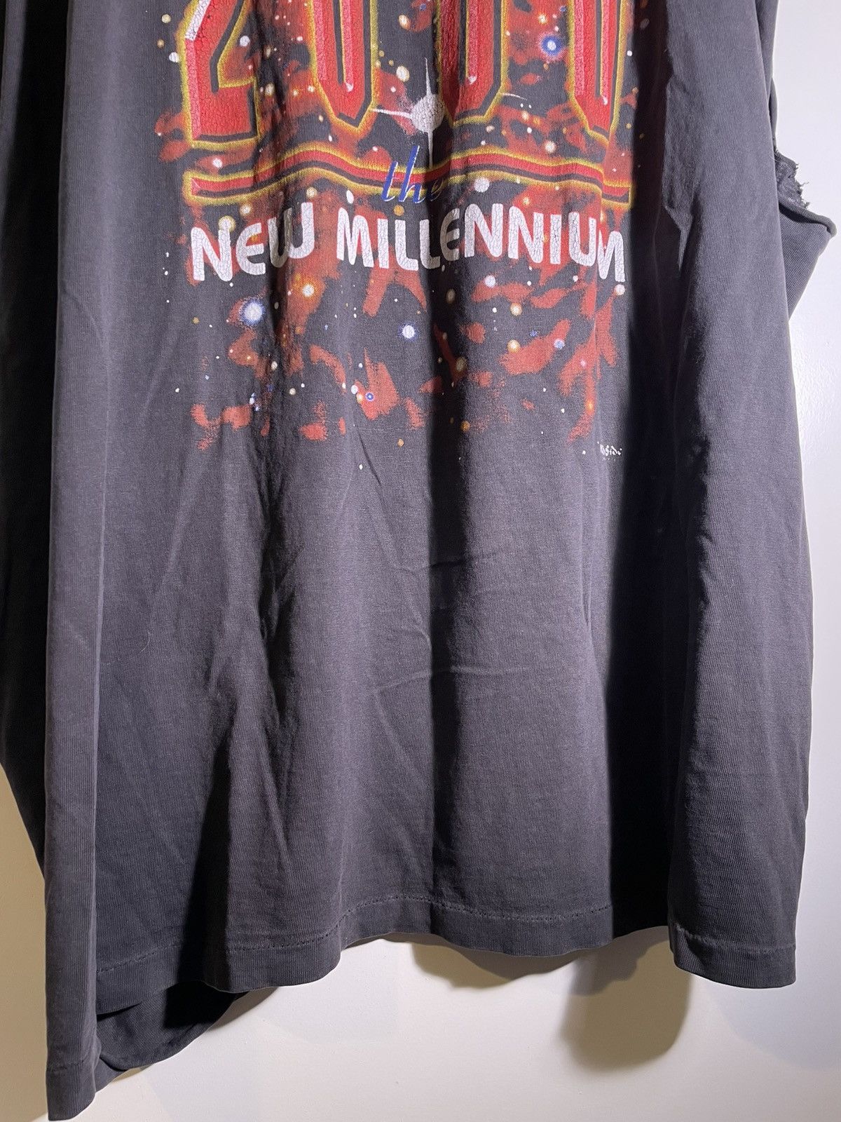 Vintage 90’s 2000’s Y2K VTG Vintage 2000 New Millennium Retro Tee Size US XXL / EU 58 / 5 - 7 Thumbnail