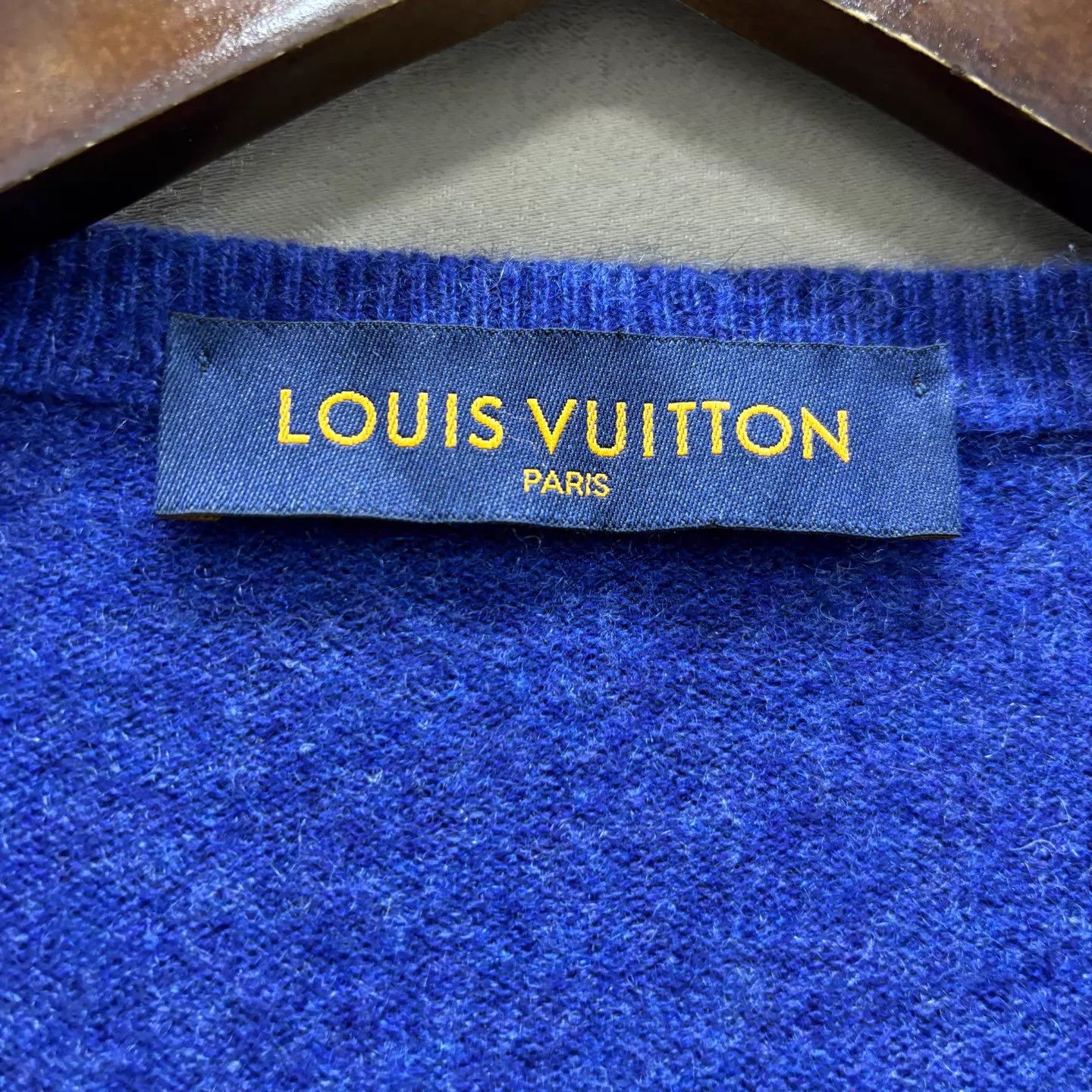 Louis Vuitton Louis Vuitton 98 New Blue Wool Sweater ys001717 Size US L / EU 52-54 / 3 - 3 Thumbnail