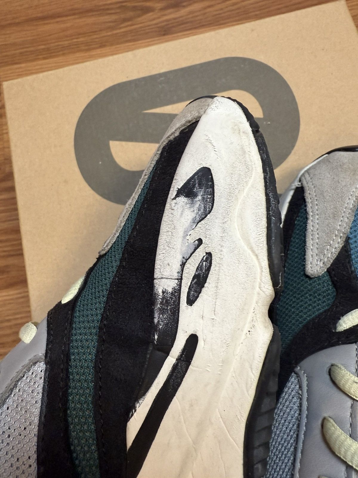 Yeezy Yeezy 700 V2 WaveRunner Size US 9 / EU 42 - 8 Thumbnail