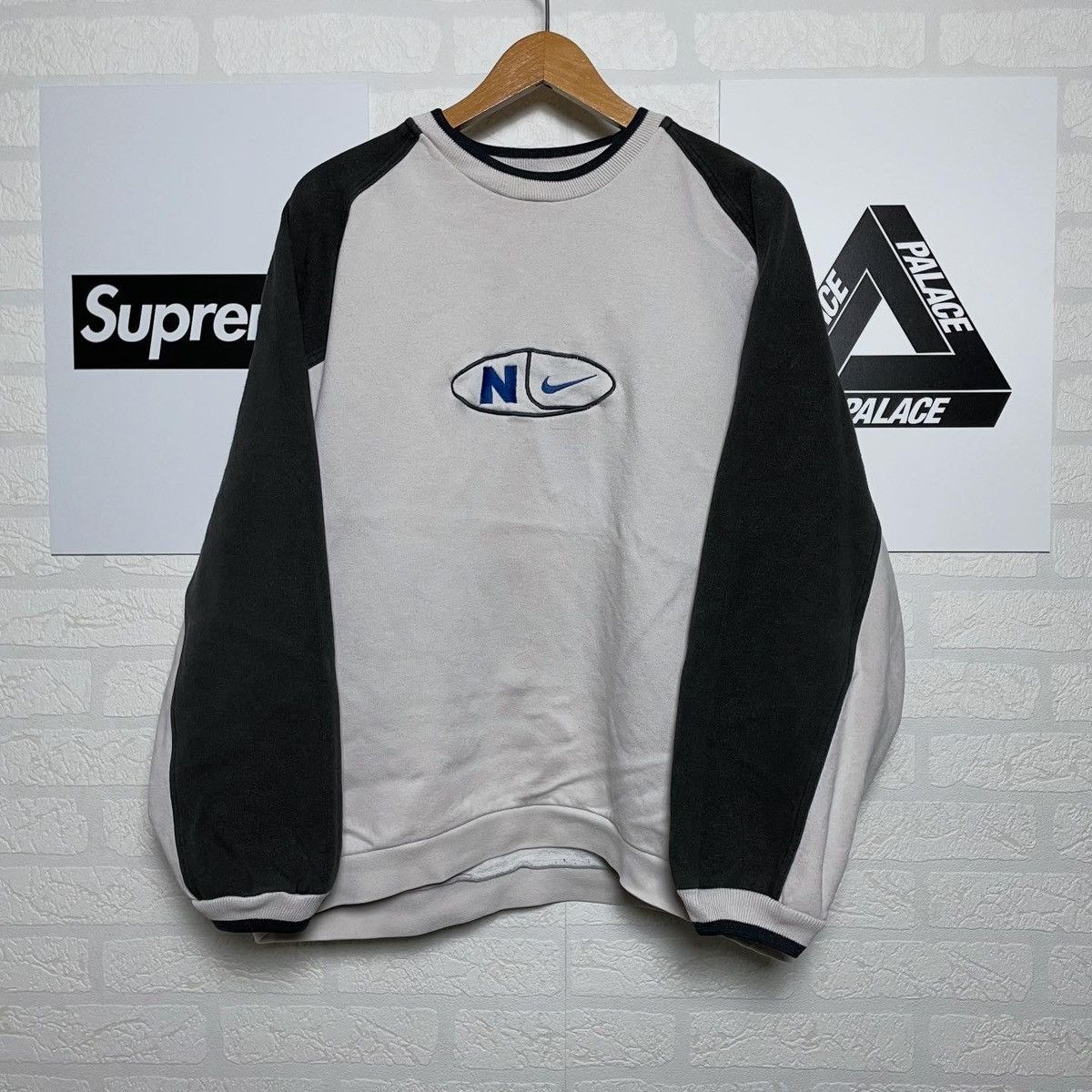 Nike Sweatshirt Nike Vintage Central Swoosh Rare 90s Size US L / EU 52-54 / 3 - 1 Thumbnail
