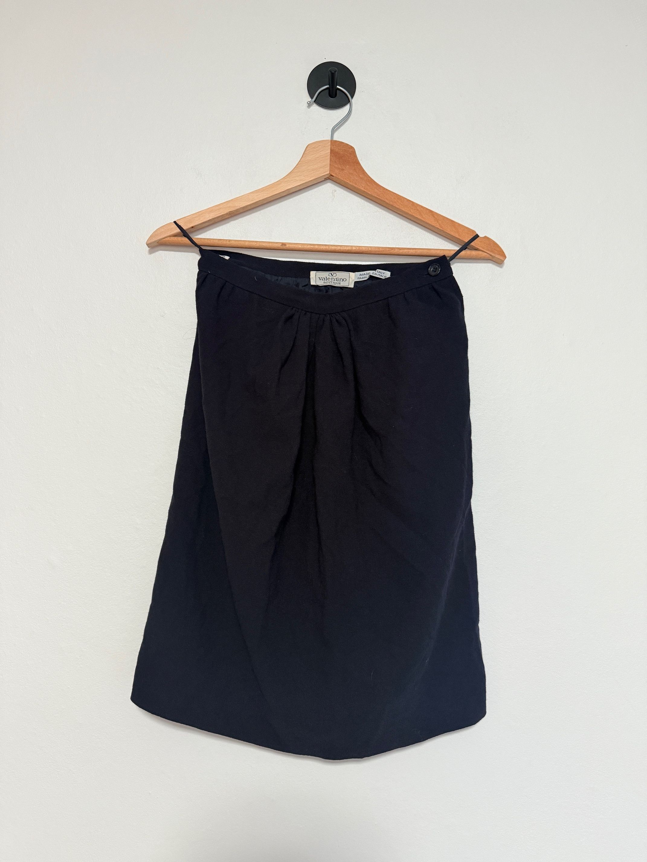 Valentino Black Mini Skirt Valentino 6us Size 28" / US 6 / IT 42 - 1 Thumbnail