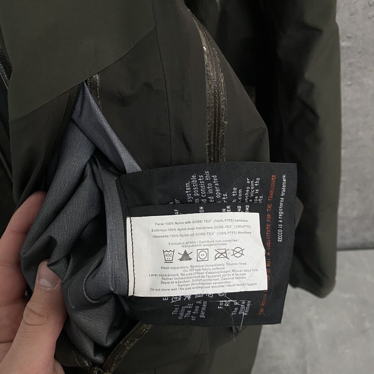 Arc'teryx Men's Arcteryx Beta Gore-Tex Pro Shell Recco Jacket Size US L / EU 52-54 / 3 - 16 Thumbnail