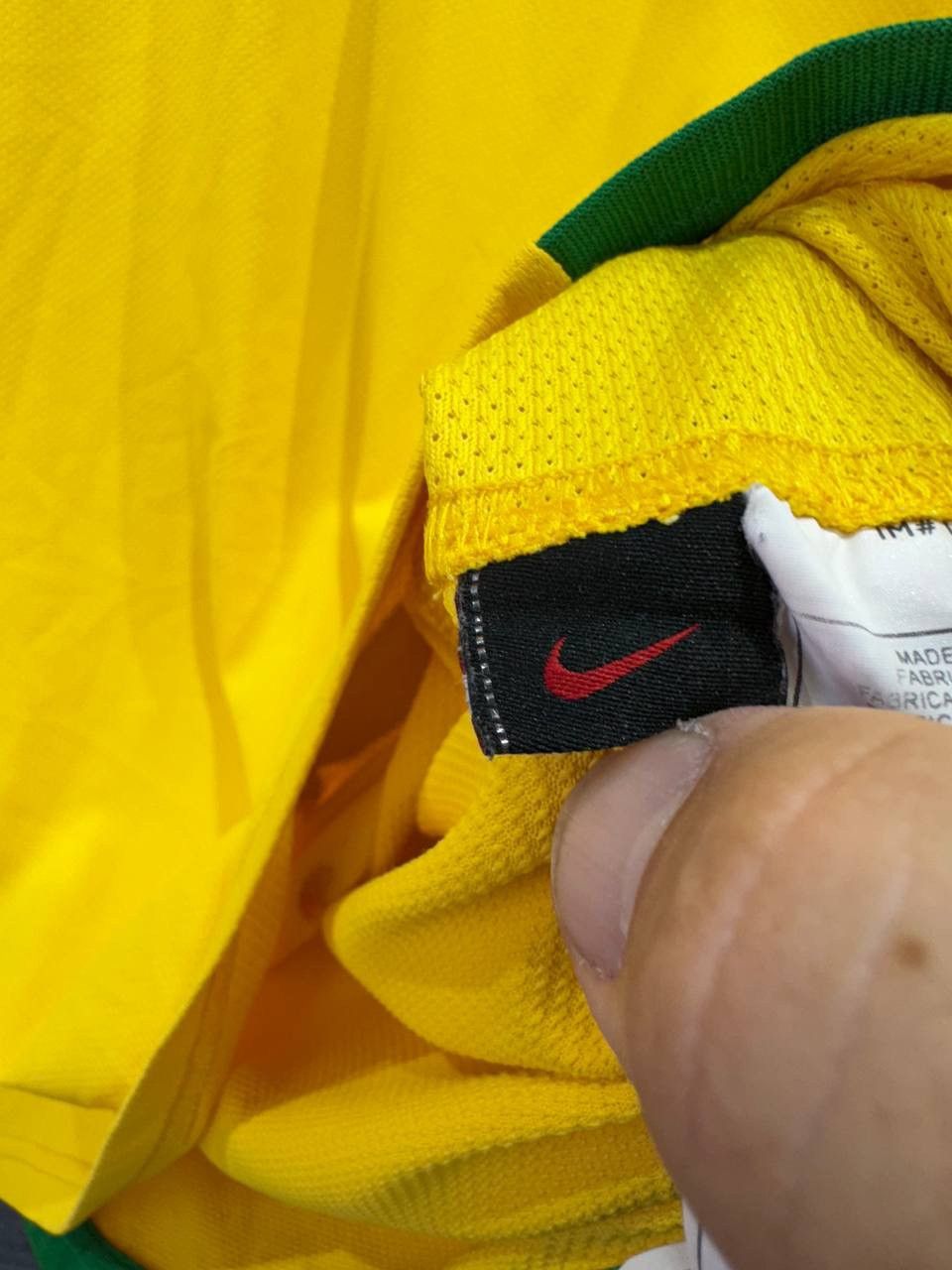 Vintage Brazil Home football shirt 2006 Soccer Nike Soccer Jersey Size US M / EU 48-50 / 2 - 8 Thumbnail