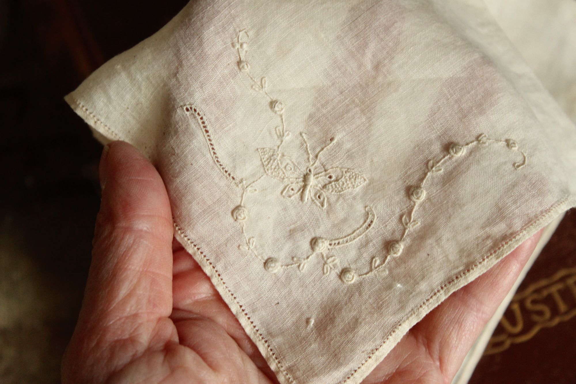 Vintage Vintage 1930s Handkerchief, Hand Plant Dyed Vintage Hankie Size ONE SIZE - 9 Thumbnail