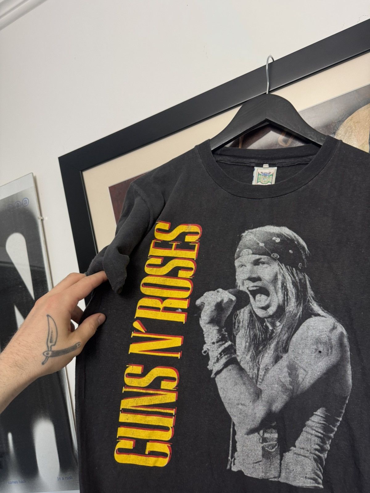 Band Tees Vintage 90s Guns N Roses Rock Band Tee Rare Print Axl Rose Size US M / EU 48-50 / 2 - 3 Thumbnail