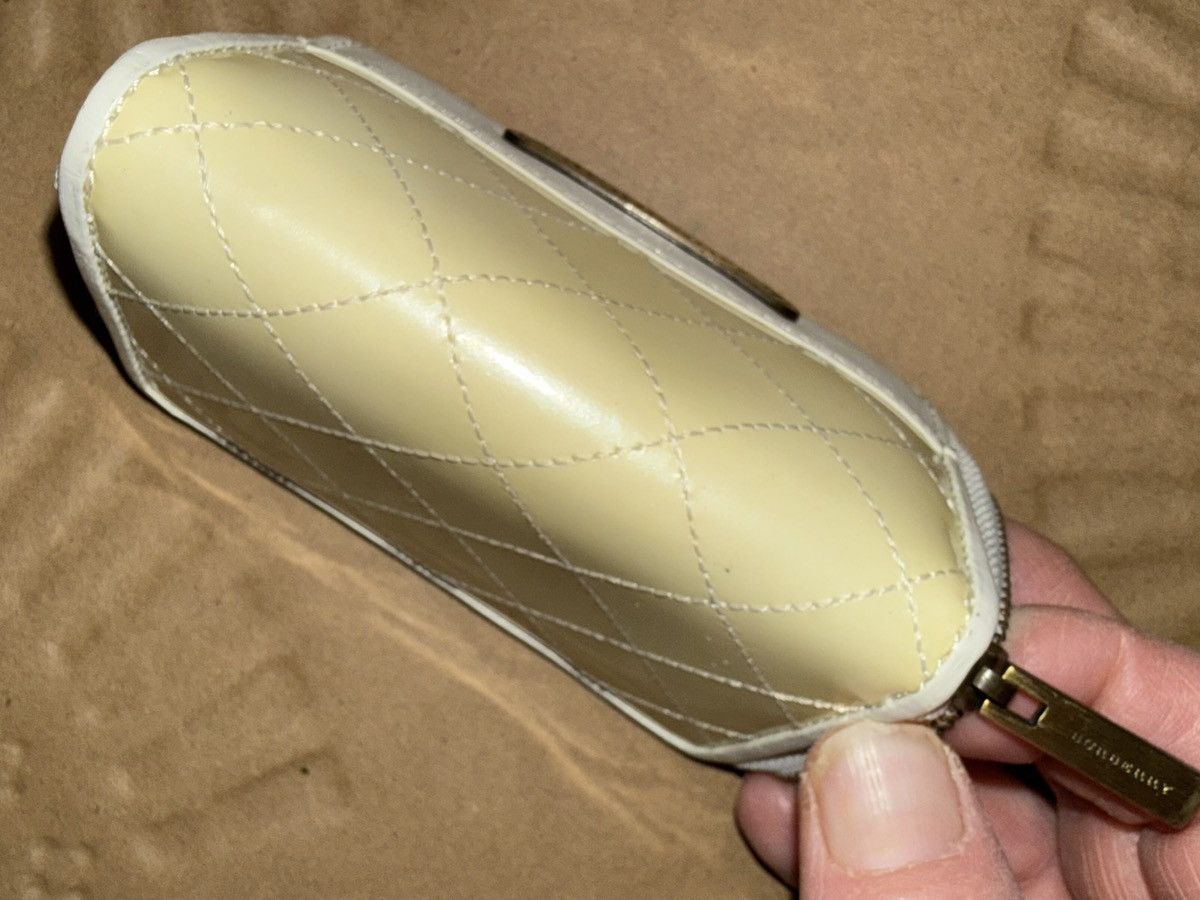 Burberry Vintage Burberry Leather & Enamel zippered card/coin wallet Size ONE SIZE - 13 Thumbnail