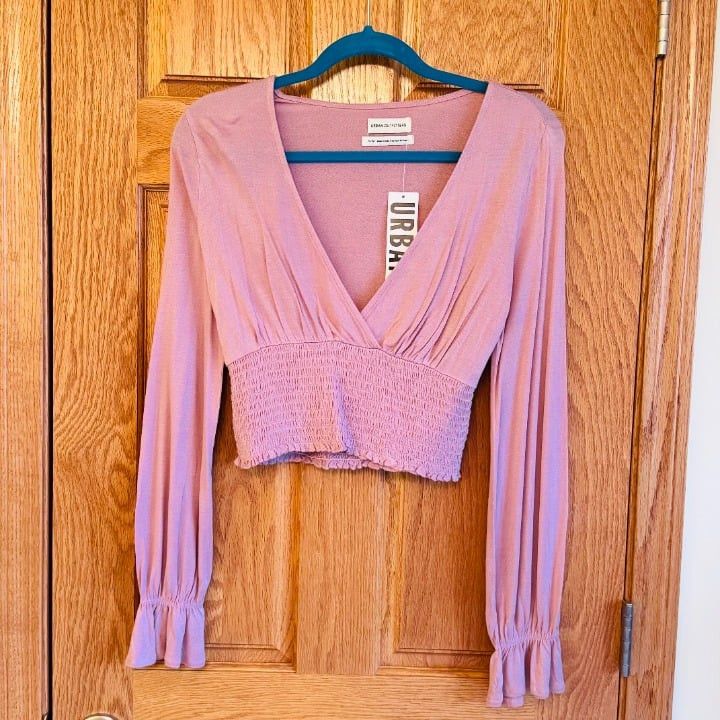 Urban Outfitters Urban Outfitters Women's Pink Rose Cropped V-Neck Blouse M Size M / US 6-8 / IT 42-44 - 1 Thumbnail