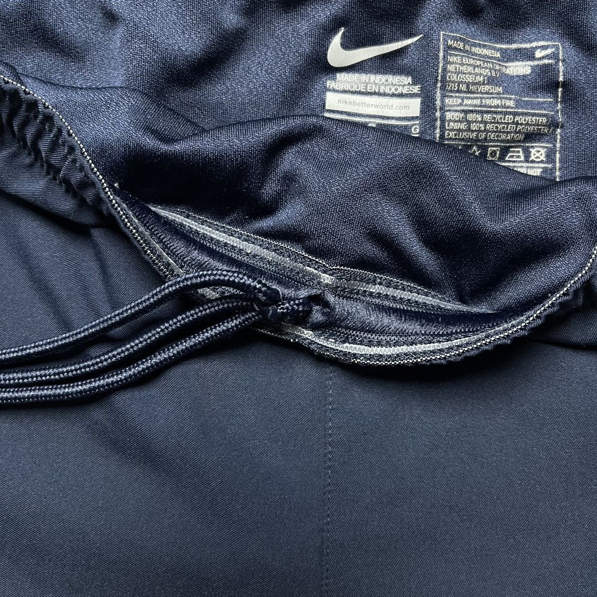 Vintage ENGLAND NIKE 2012/2013 FOOTBALL HOME SHORTS #3 COLE, BAINES Size US 36 / EU 52 - 4 Thumbnail