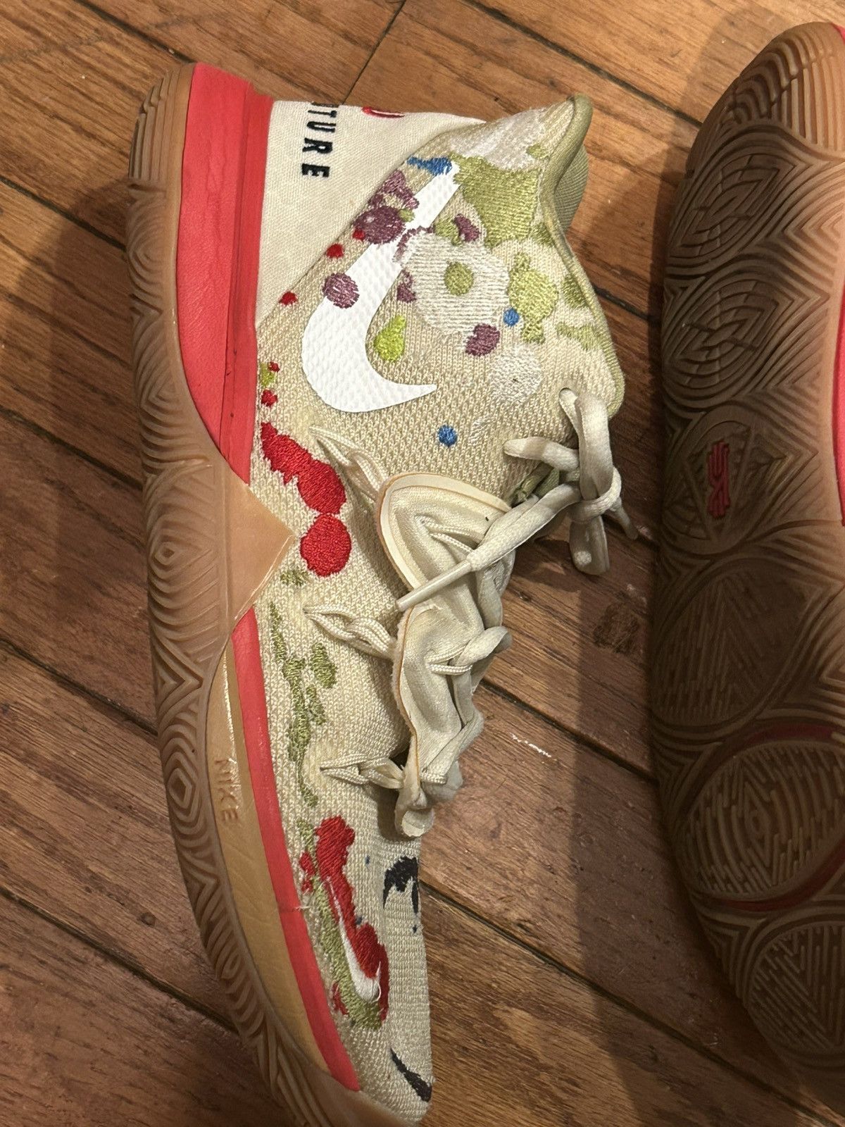 Nike Nike Kyrie 5 x Bandulu Size US 7 / EU 40 - 8 Thumbnail
