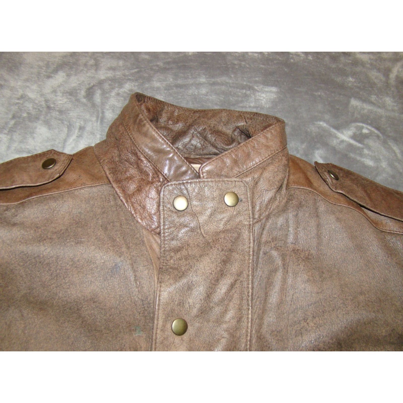 Vintage VINTAGE Adventure Bound Mens L Leather Bomber Jacket Short Brown Zip Snap Liner Removable Lining Epaulets Adjustable Cuffs 25" Armpit 22.5" Casual Size US L / EU 52-54 / 3 - 4 Thumbnail