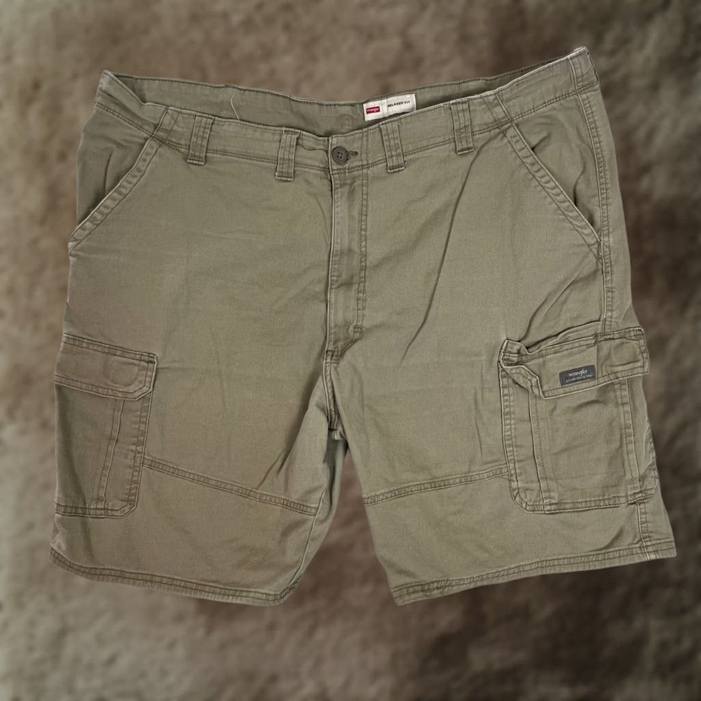 Wrangler VINTAGE Wrangler Shorts Mens 44 Khaki Brown Cargo Stretch 10 Inseam Utility Y2K Size US 44 / EU 60 - 1 Thumbnail