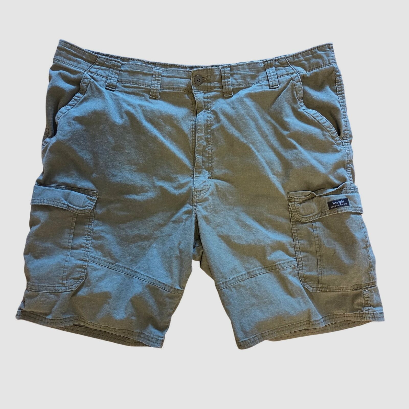 Wrangler Wrangler Relaxed Fit Cargo Shorts - Army Green - Size 44 Size US 44 / EU 60 - 1 Thumbnail