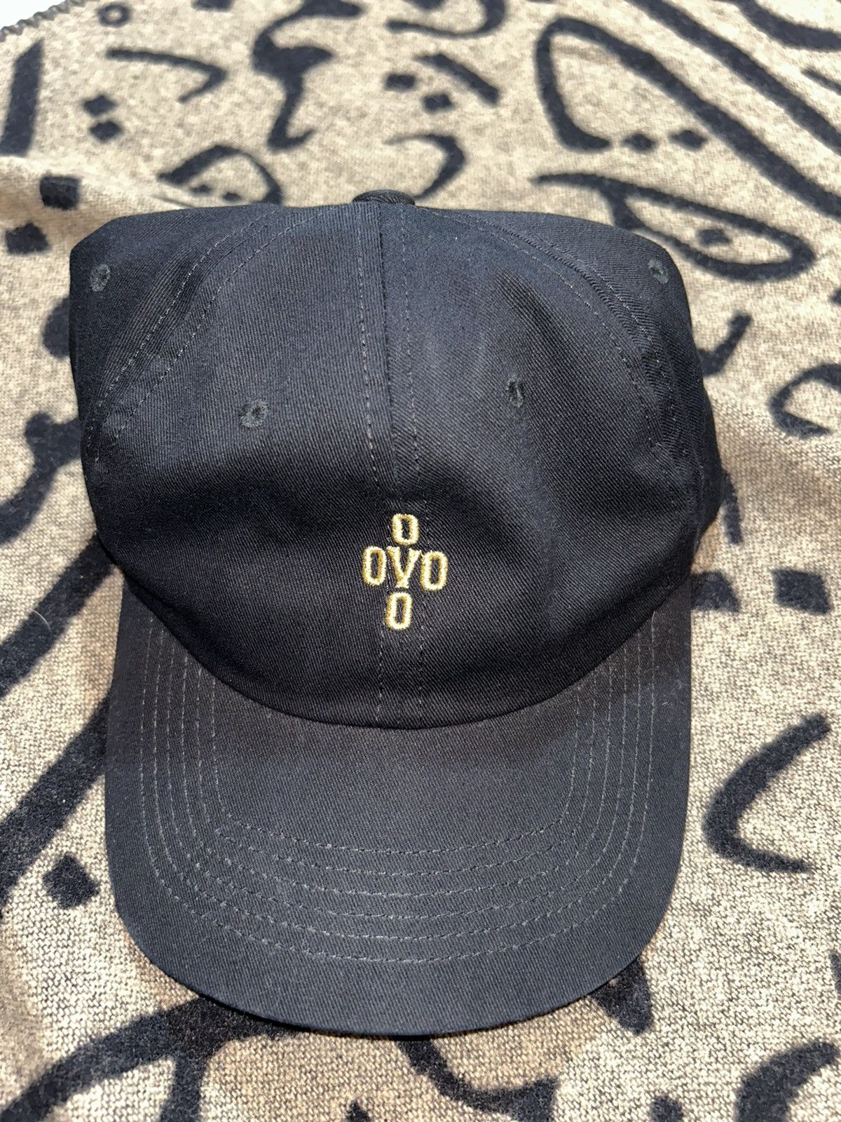 October's Very Own 2018 Pom Pom Hat Size ONE SIZE - 1 Thumbnail
